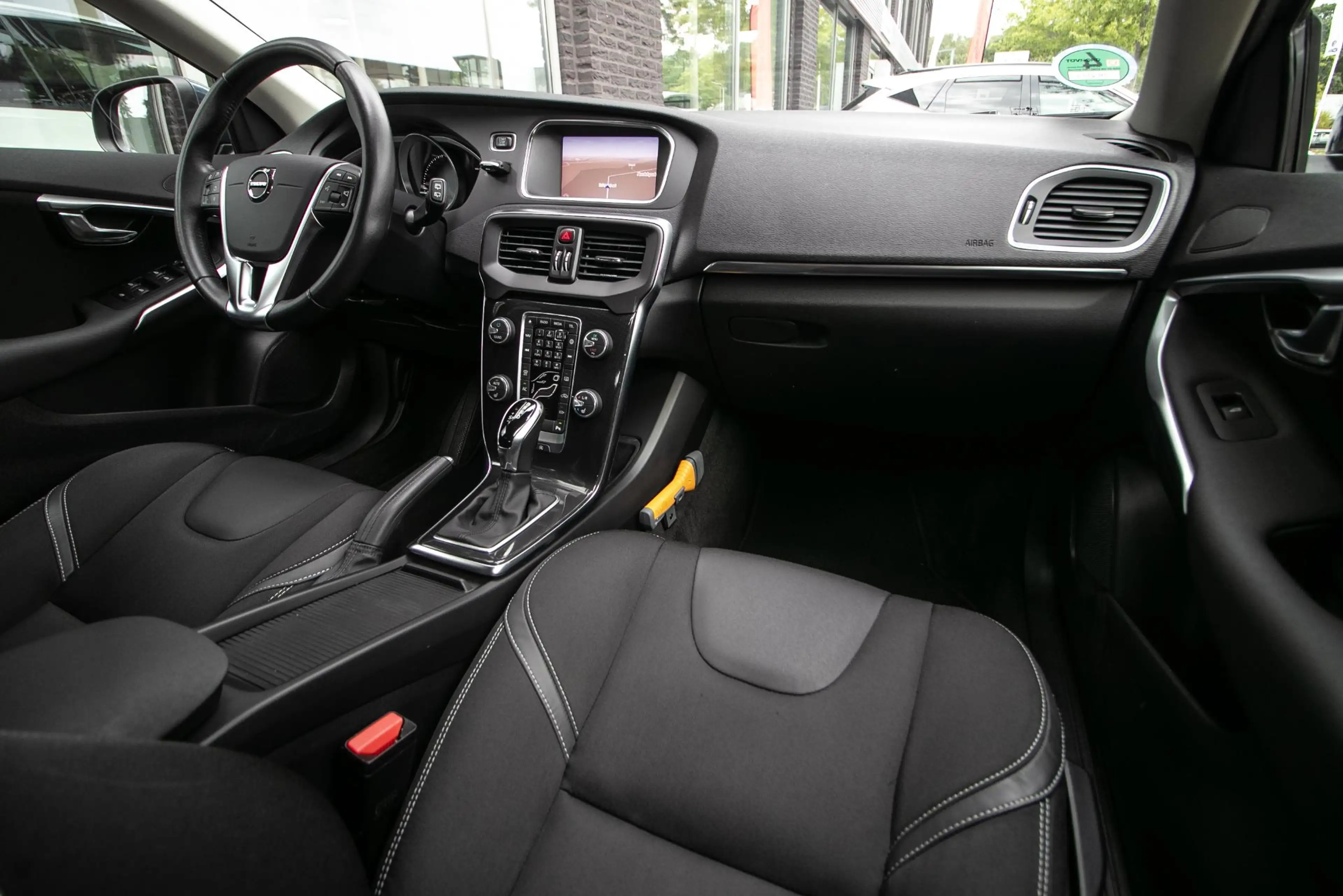Volvo V40 1.5 T2 Polar+ | Goed onderhouden | Trekhaak | All — photo 3