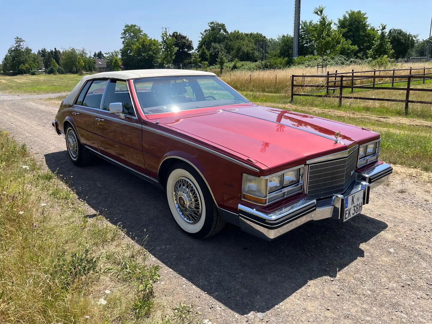 Cadillac Seville 1984 - Oldtimer mit H-Kennzeichen & V8 Automatik Rot - 1
