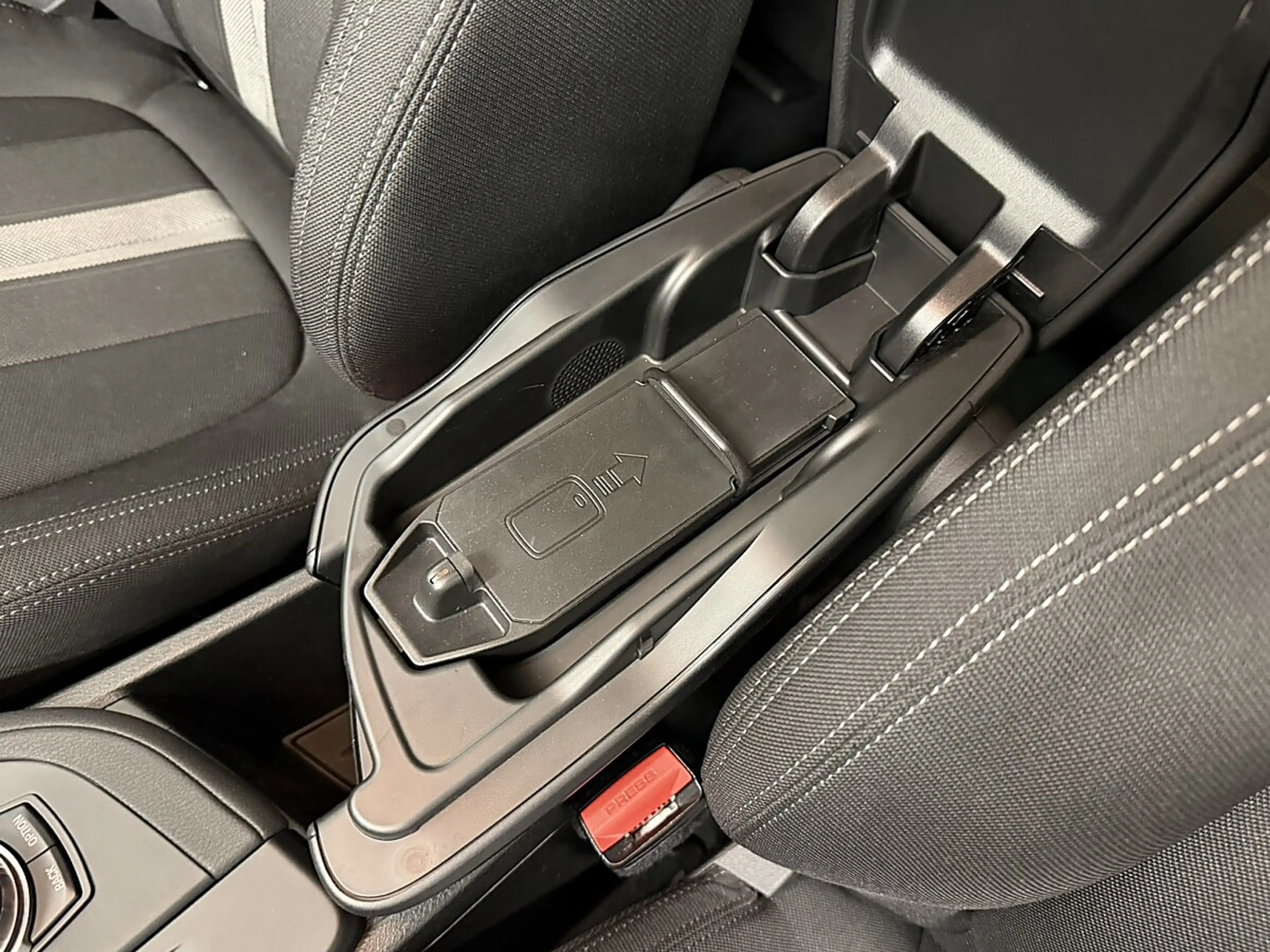 BMW X1 sDrive18d Aut.LCI/LED/NaviPro/HeadUp/Pano/HiFi/RFK — photo 13