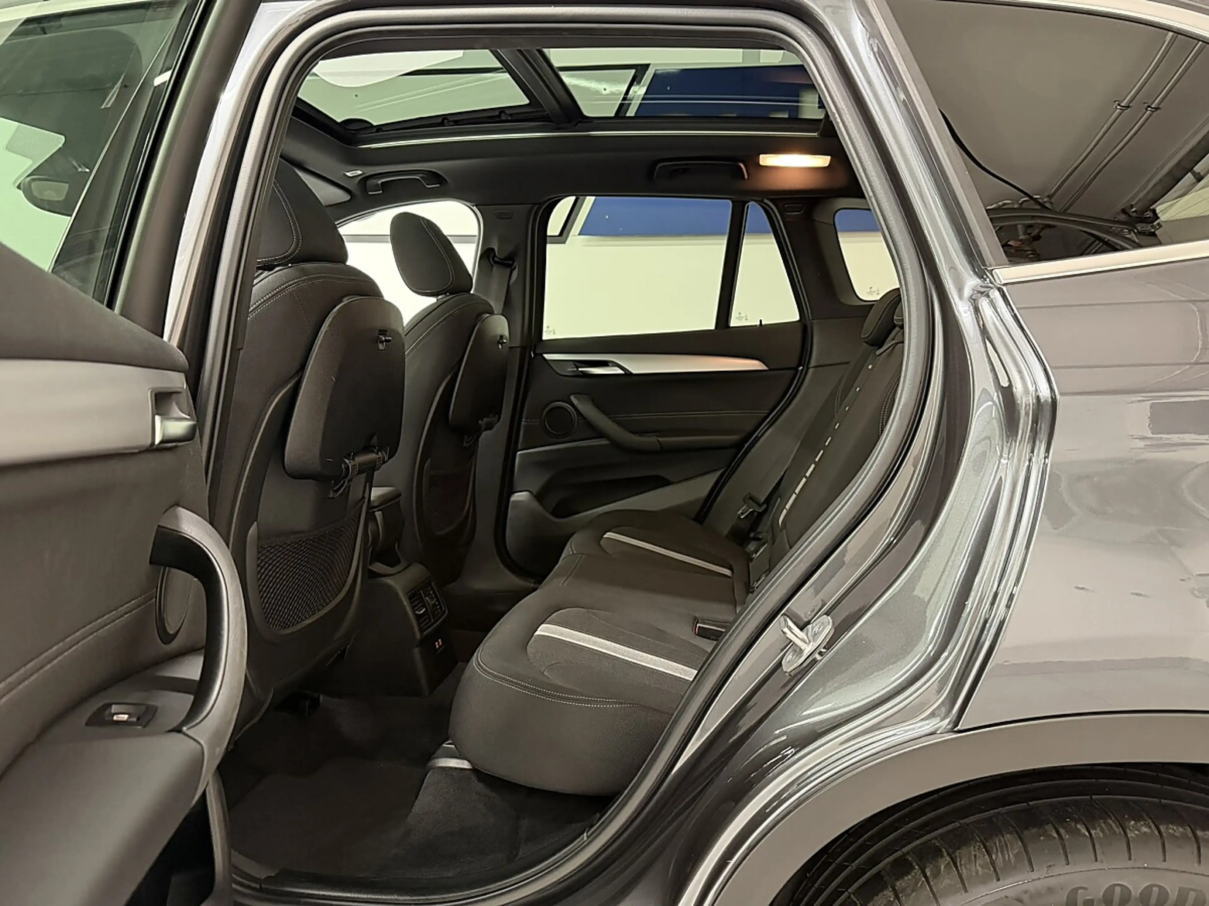 BMW X1 sDrive18d Aut.LCI/LED/NaviPro/HeadUp/Pano/HiFi/RFK — photo 7
