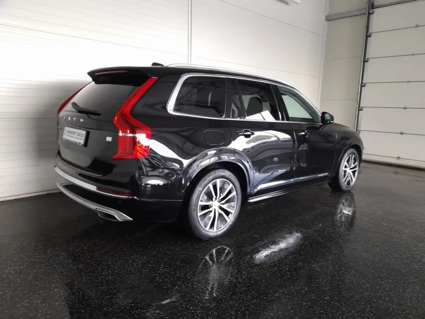 Volvo XC90 T8 MOMENTUM PRO PHEV 4x4 Aut *7-SITZE / SKY / VOLL LED & FLA / AHV & 360° KAMERA / E-SPORTLEDERSITZE / HEAD-UP / LUFT-FW  Schwarz - 2