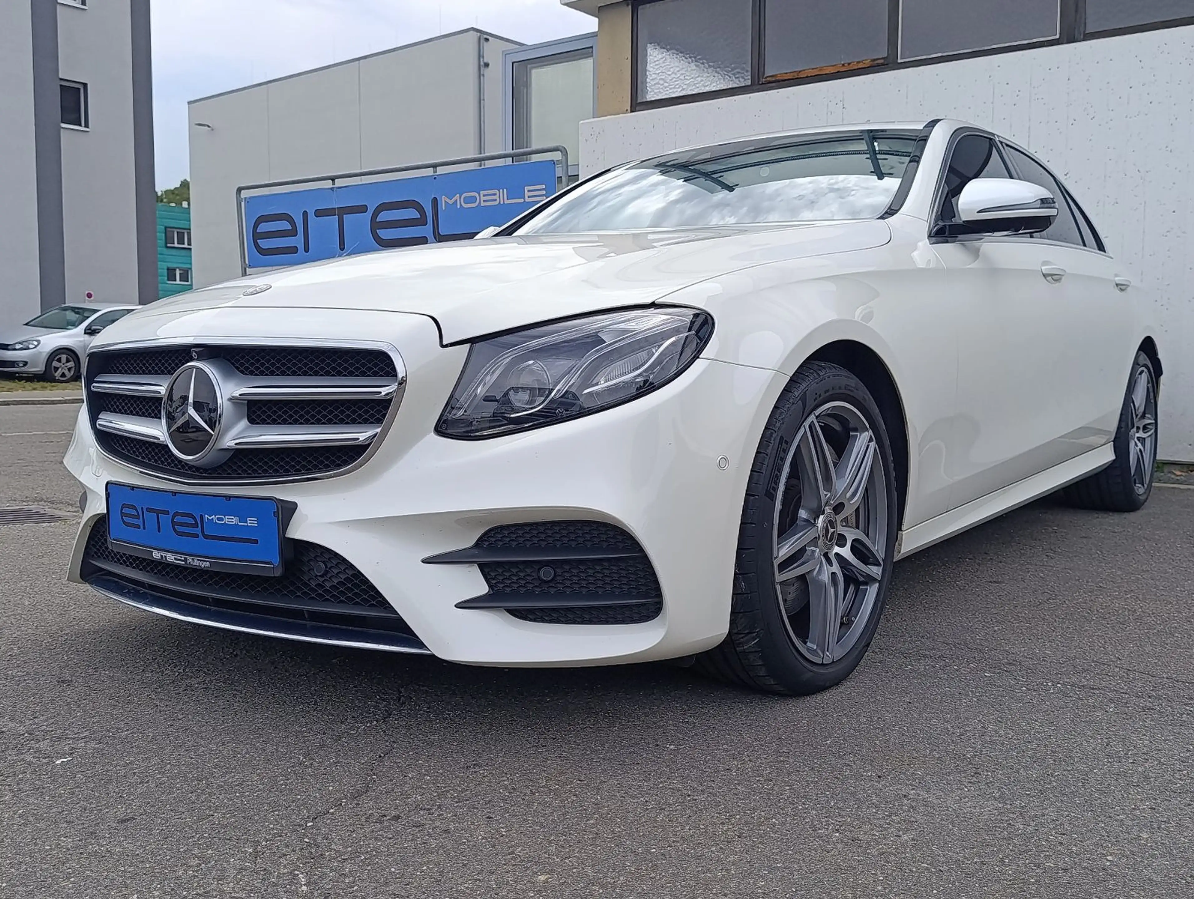 Mercedes-Benz E 350 Lim. AMG Line Schiebedach Leder RFK 360°