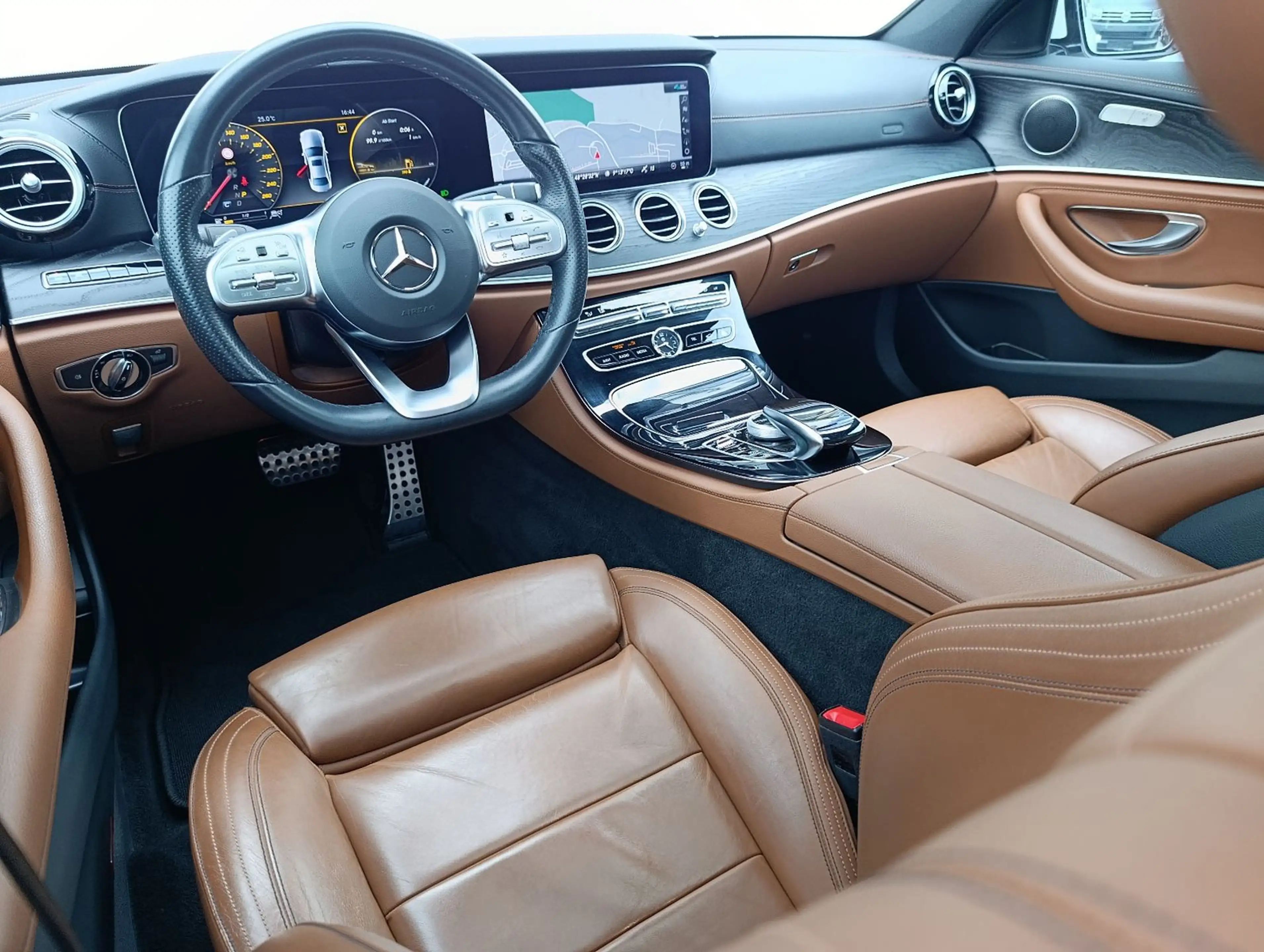 Mercedes-Benz E 350 Lim. AMG Line Schiebedach Leder RFK 360° — photo 12