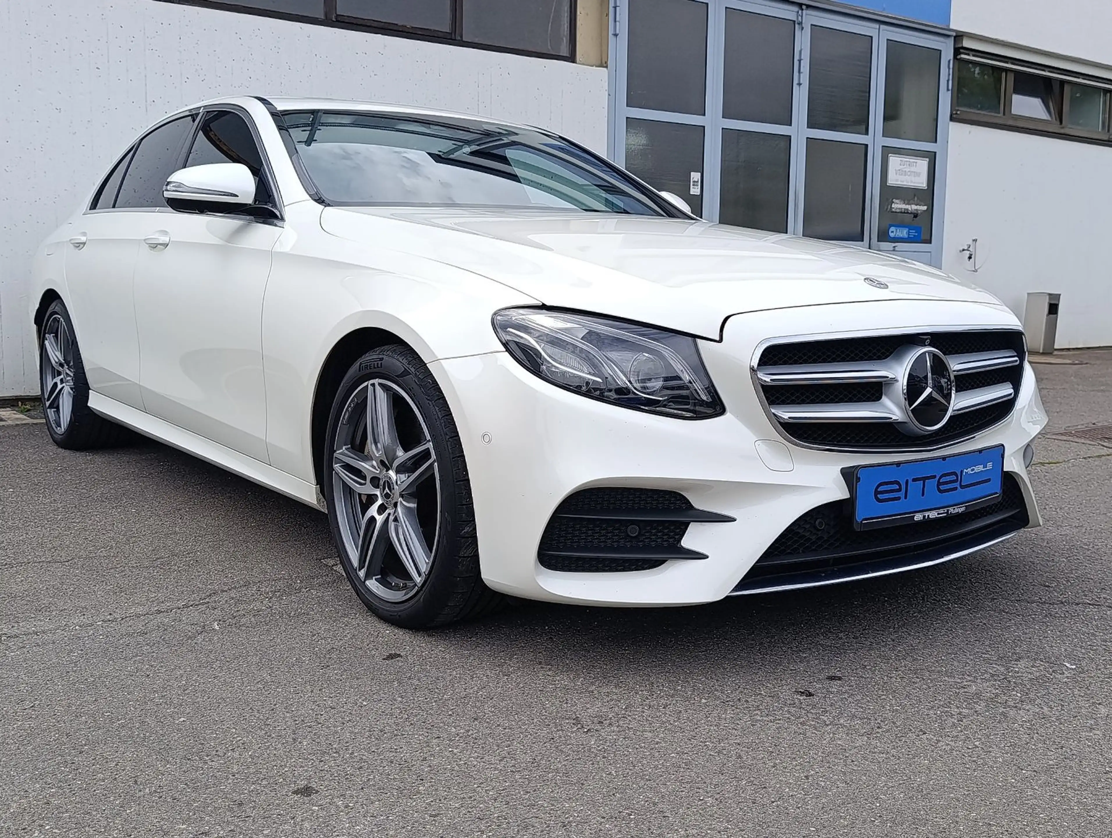 Mercedes-Benz E 350 Lim. AMG Line Schiebedach Leder RFK 360° — photo 2