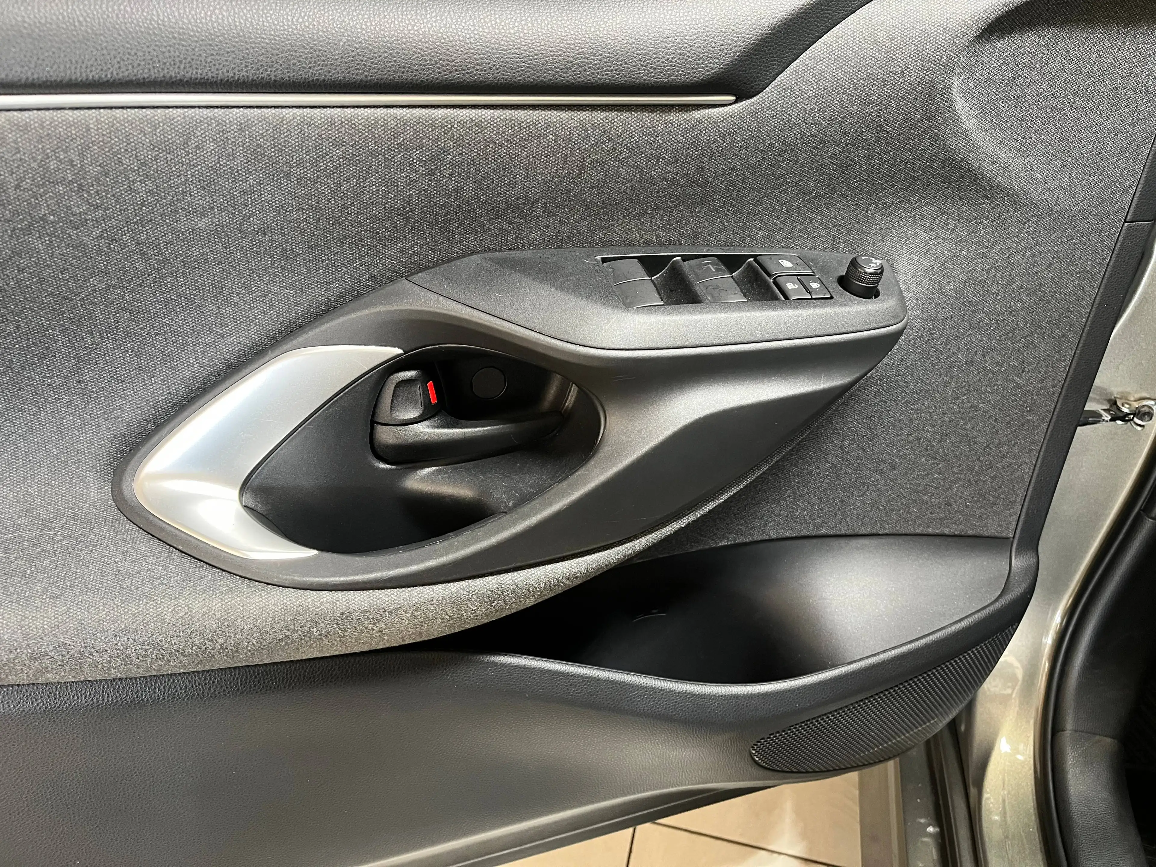 Toyota Yaris Yaris 1.5i Dual VVT-i Dynamic — photo 6