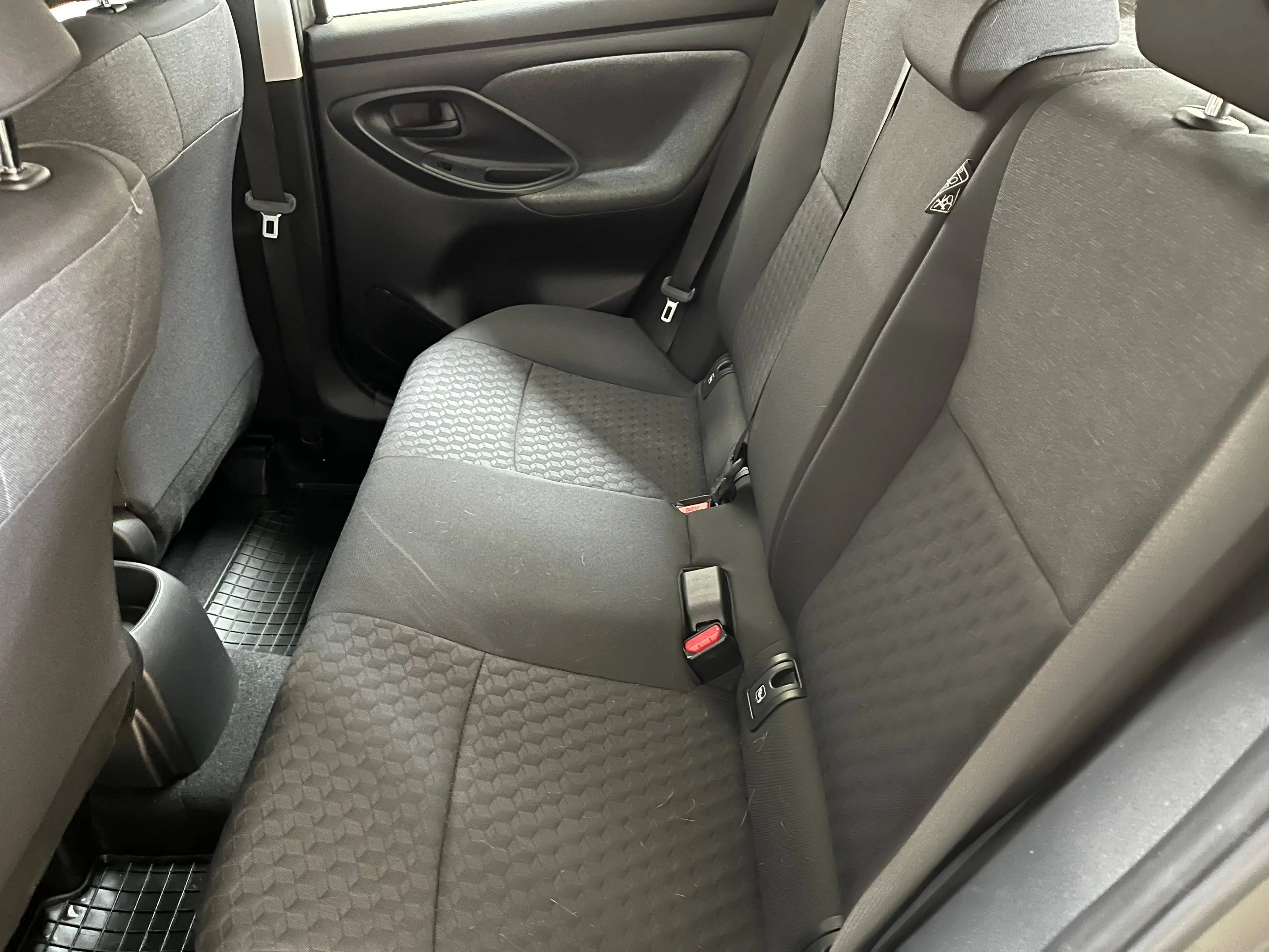 Toyota Yaris Yaris 1.5i Dual VVT-i Dynamic — photo 8