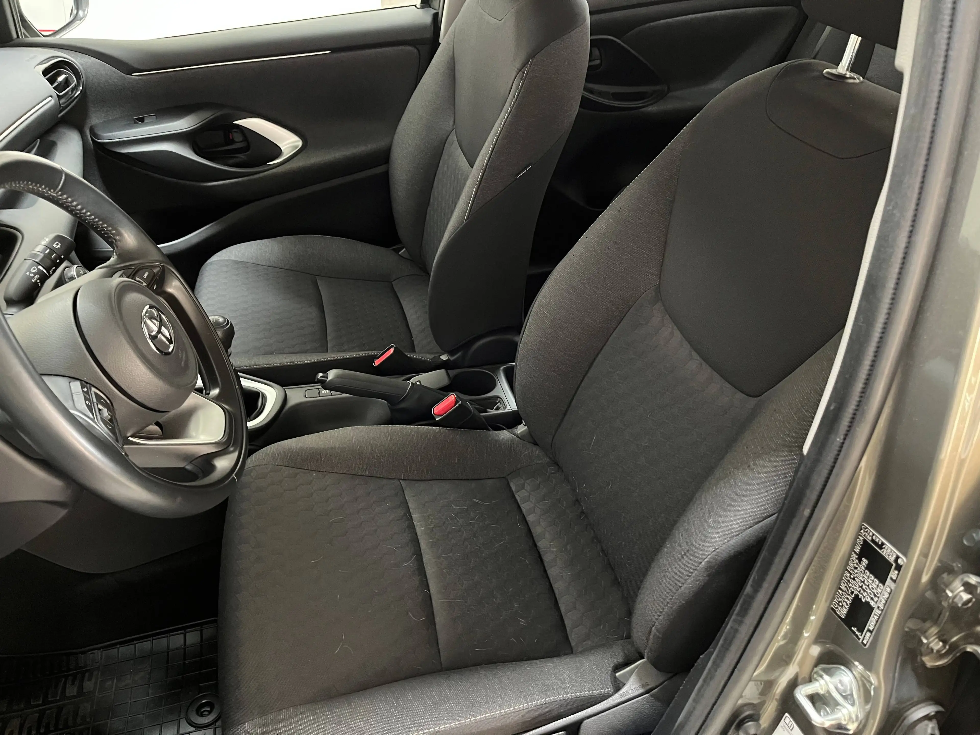 Toyota Yaris Yaris 1.5i Dual VVT-i Dynamic — photo 9