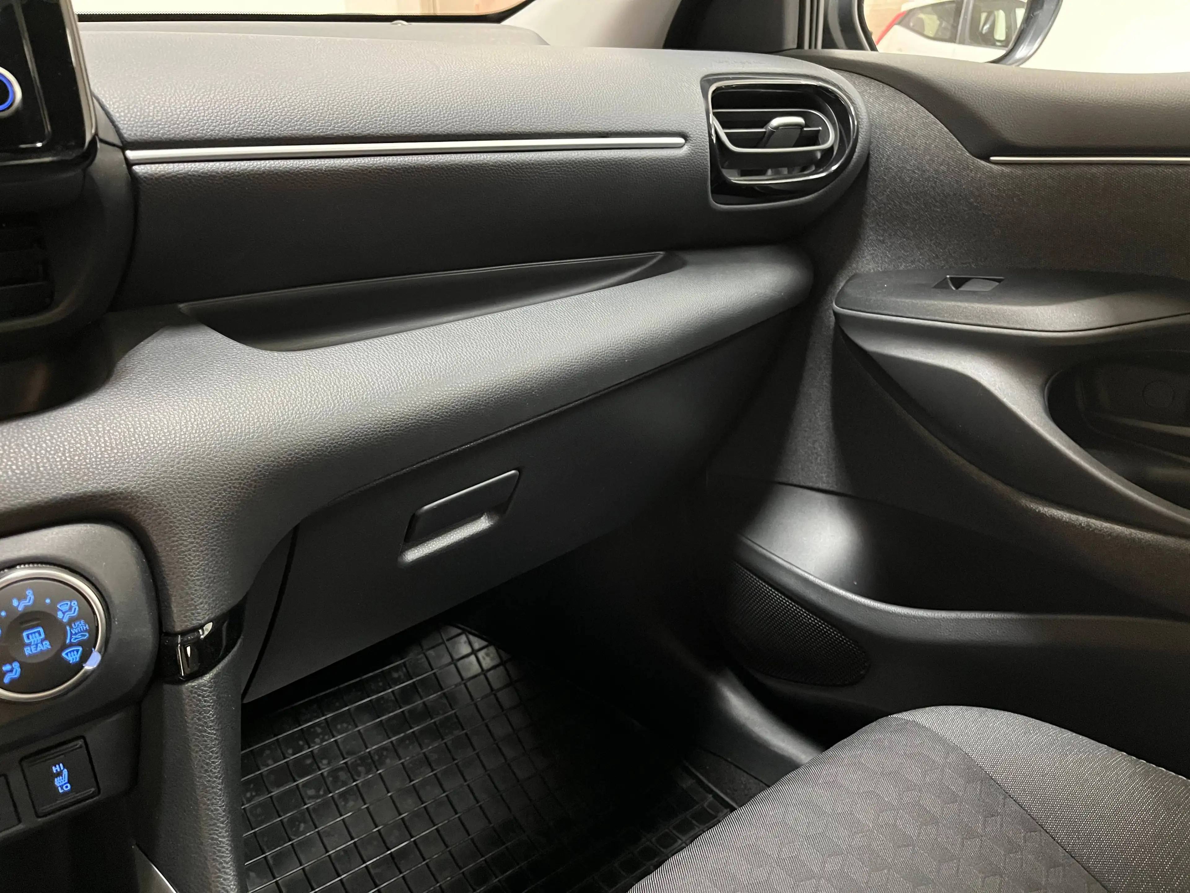Toyota Yaris Yaris 1.5i Dual VVT-i Dynamic — photo 13