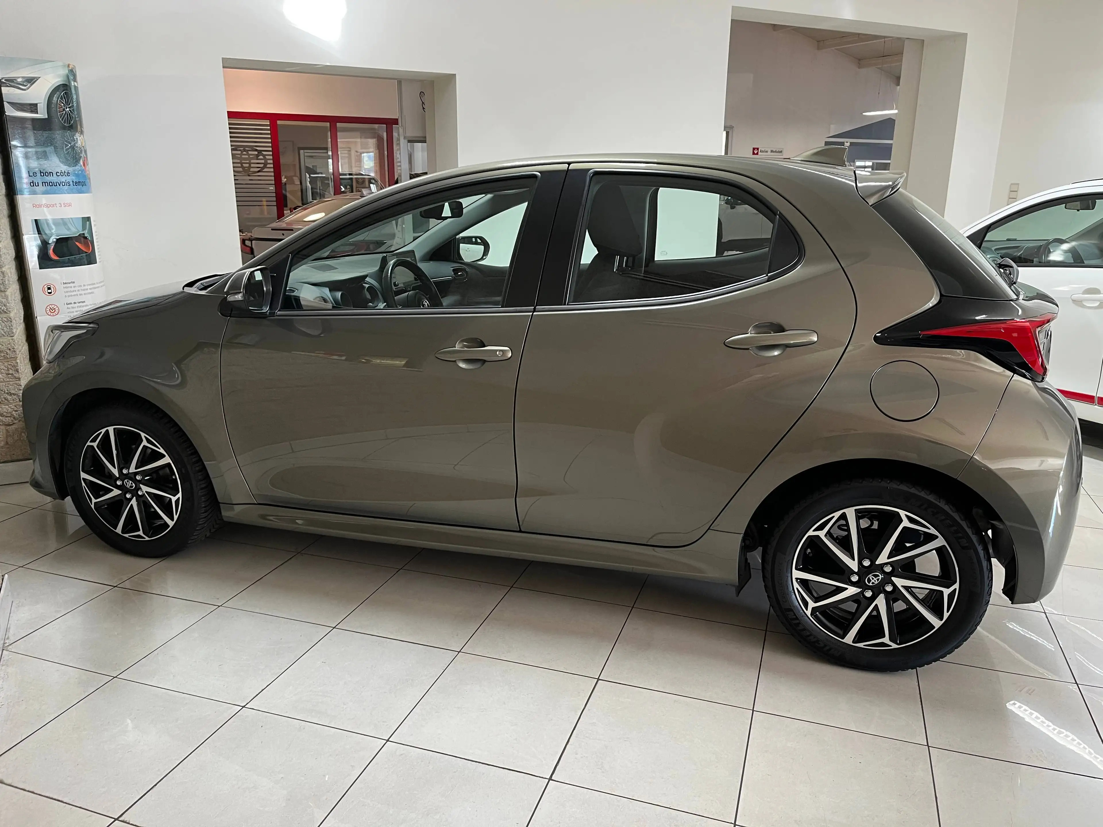 Toyota Yaris Yaris 1.5i Dual VVT-i Dynamic — photo 3