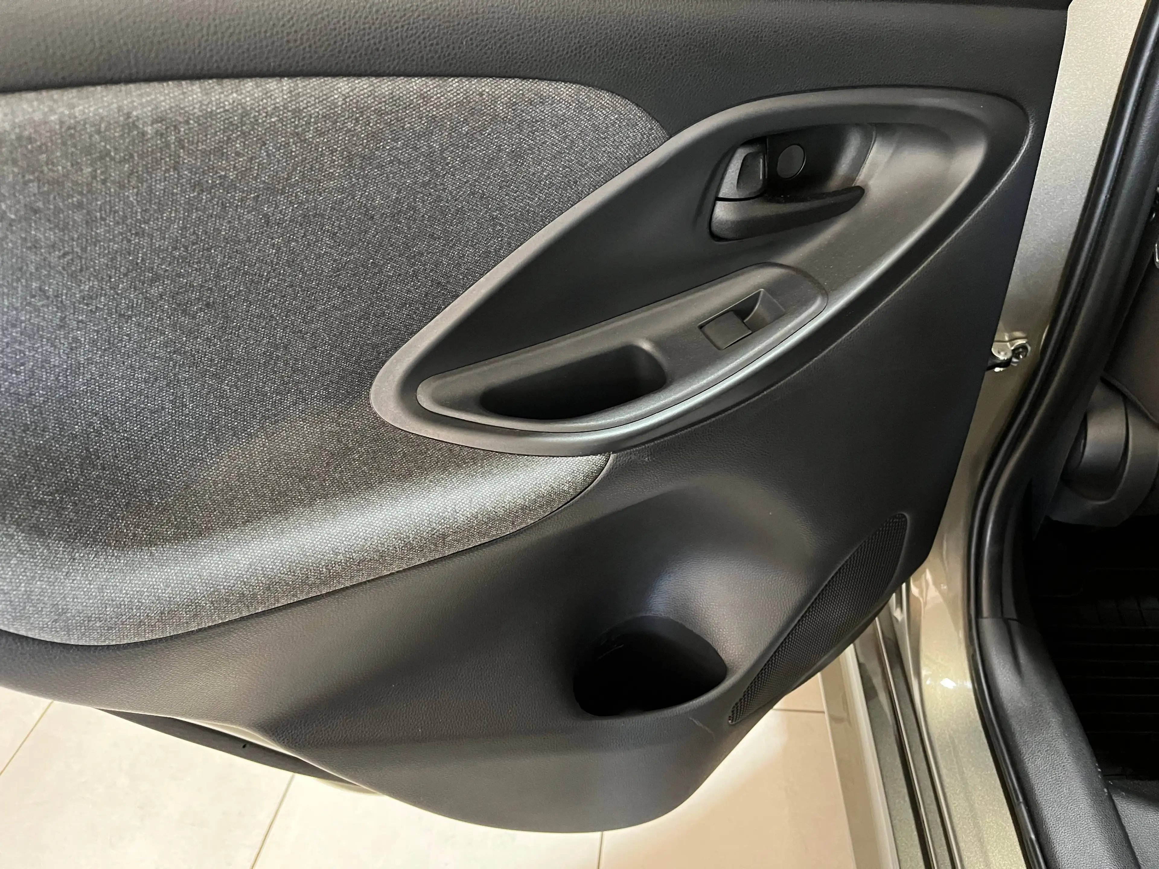 Toyota Yaris Yaris 1.5i Dual VVT-i Dynamic — photo 7