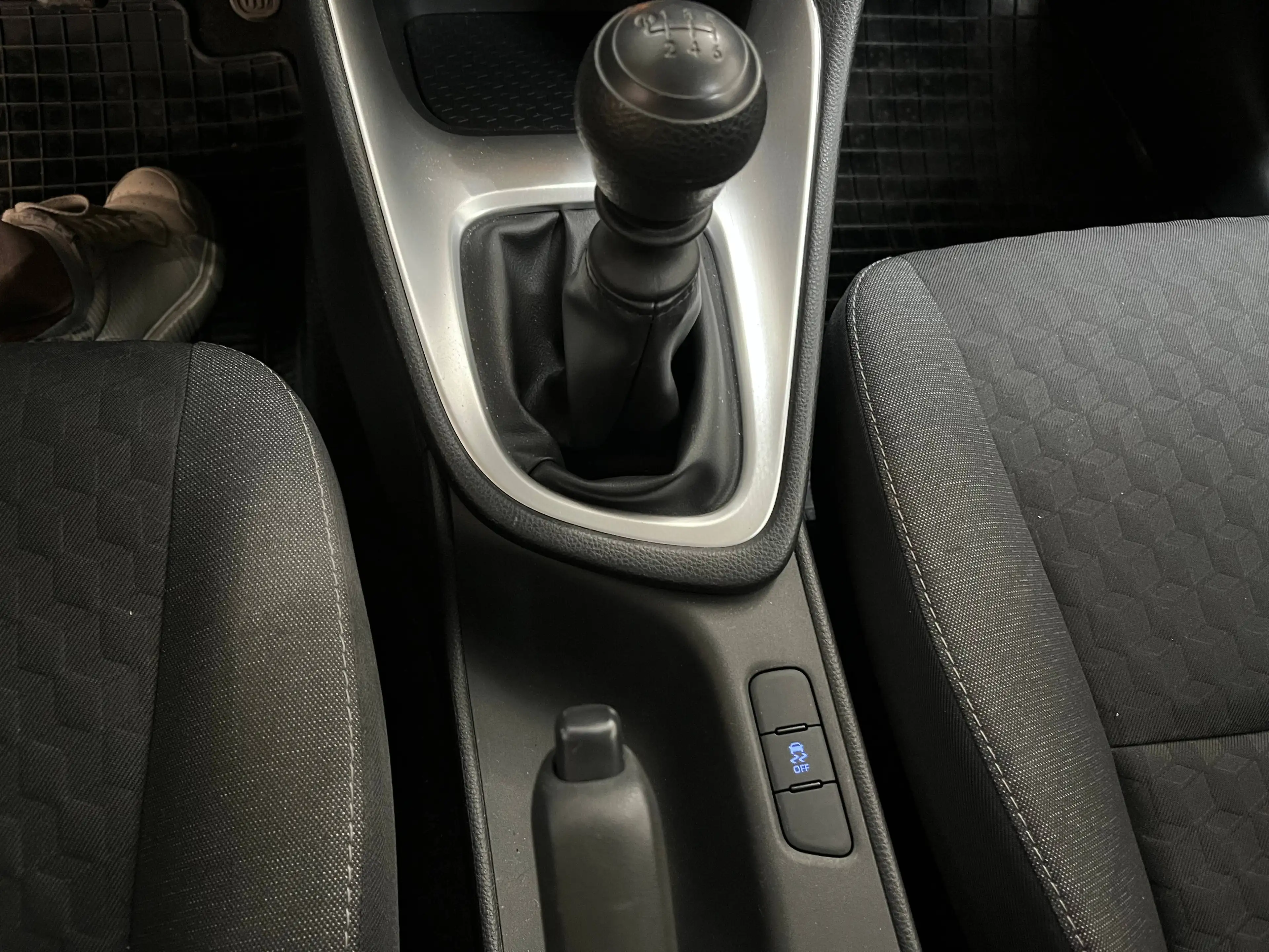 Toyota Yaris Yaris 1.5i Dual VVT-i Dynamic — photo 12