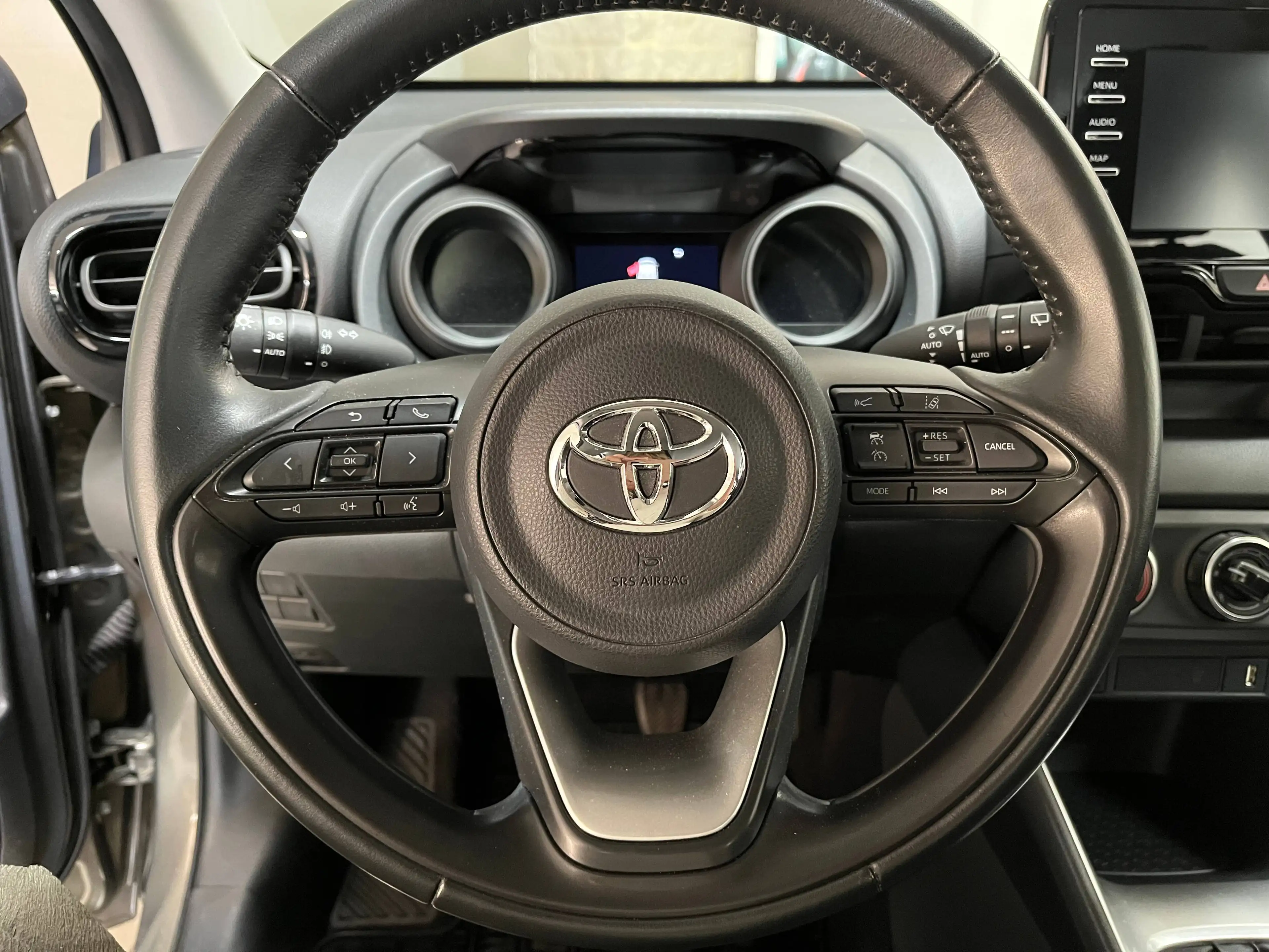 Toyota Yaris Yaris 1.5i Dual VVT-i Dynamic — photo 11