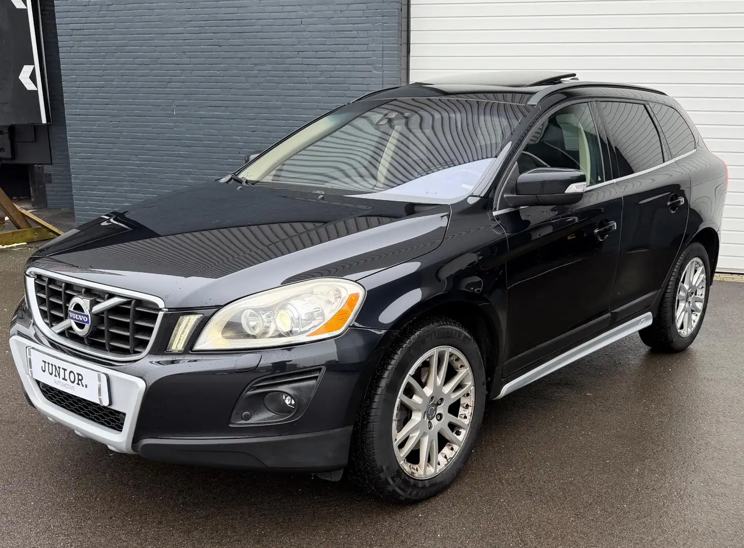 Volvo XC60 3.0 T6 AWD Momentum PANO/CARPLAY/VOLO-H/LEDER Schwarz - 2