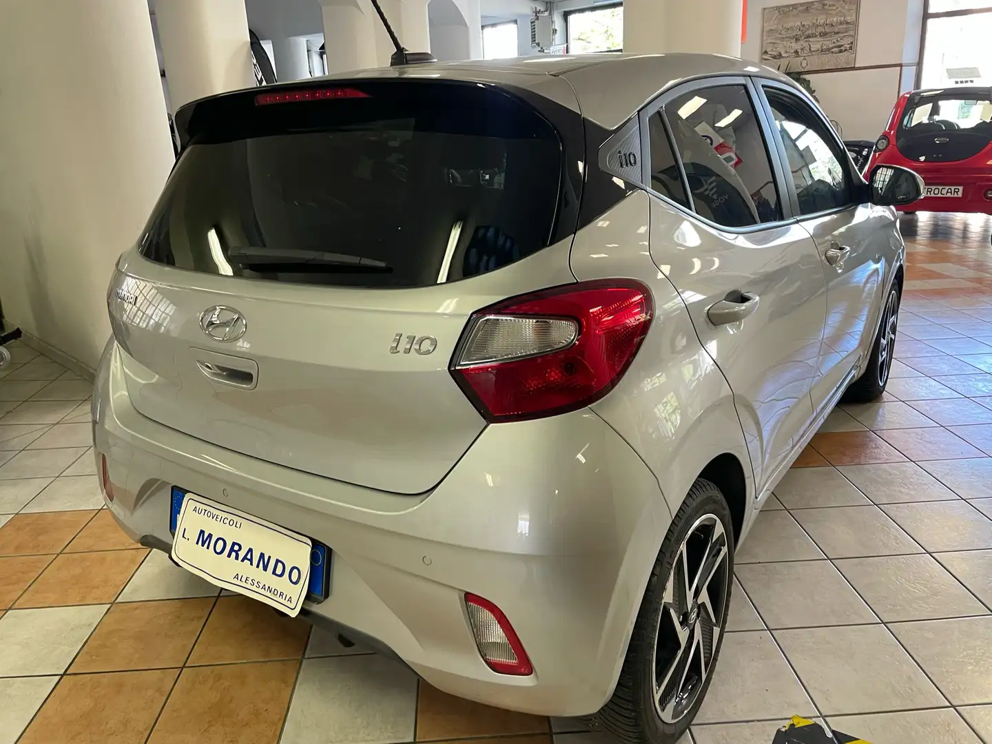Hyundai i10 1.0 Tech Connect Pack Zilver - 2
