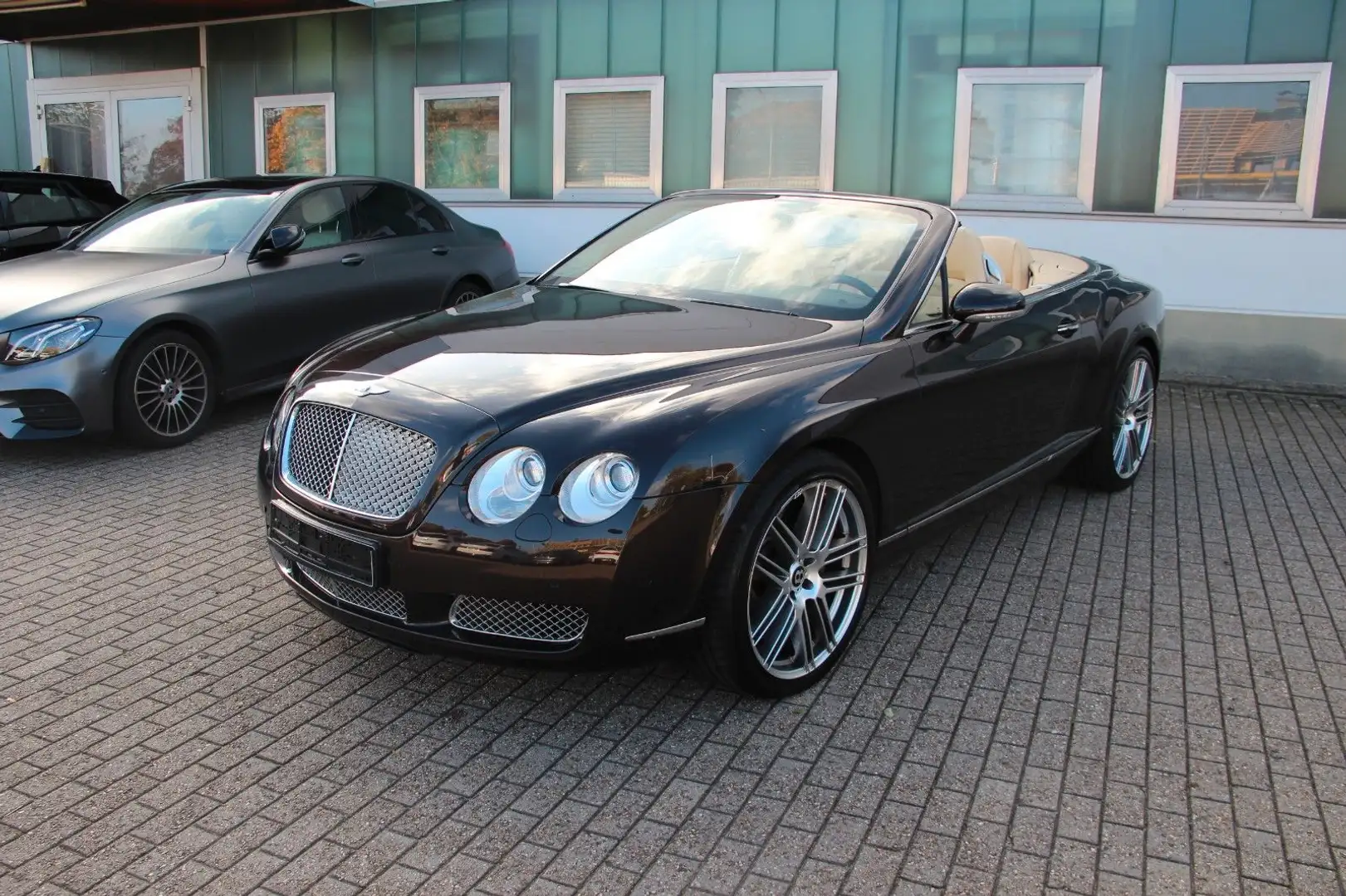 Bentley Continental GTC Mulliner 6.0 W12 Exclusive Paint Braun - 2