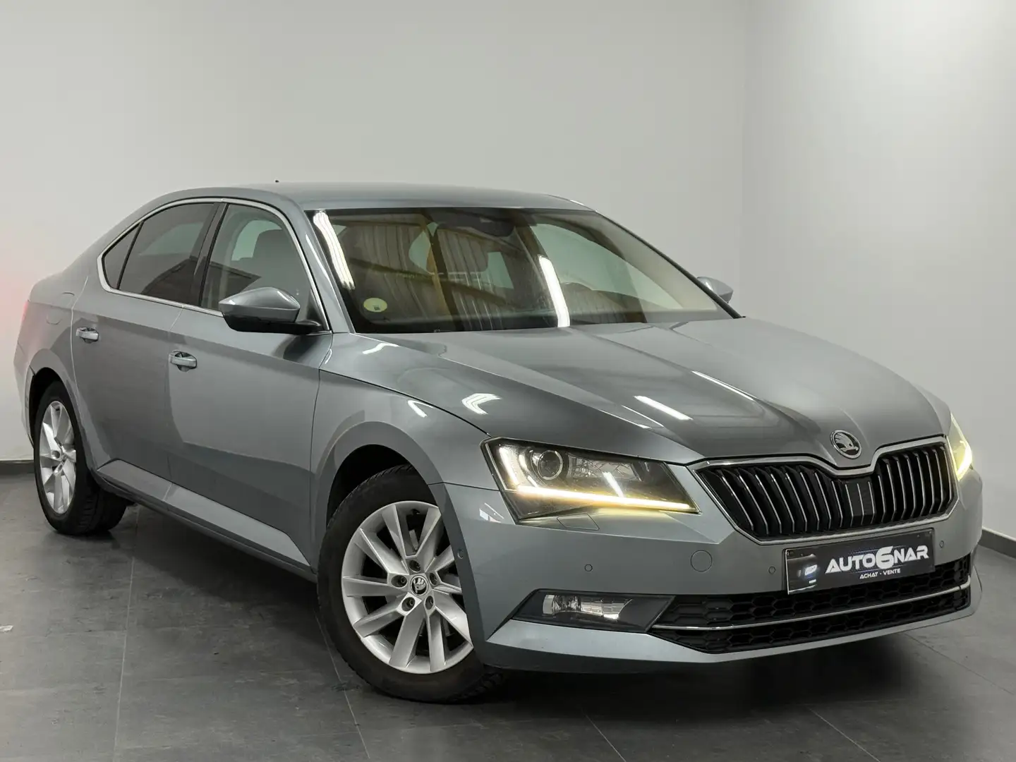 Skoda Superb Superb 1.6 CR TDi DSG - EU6 - CarPlay - Xenon Grigio - 1