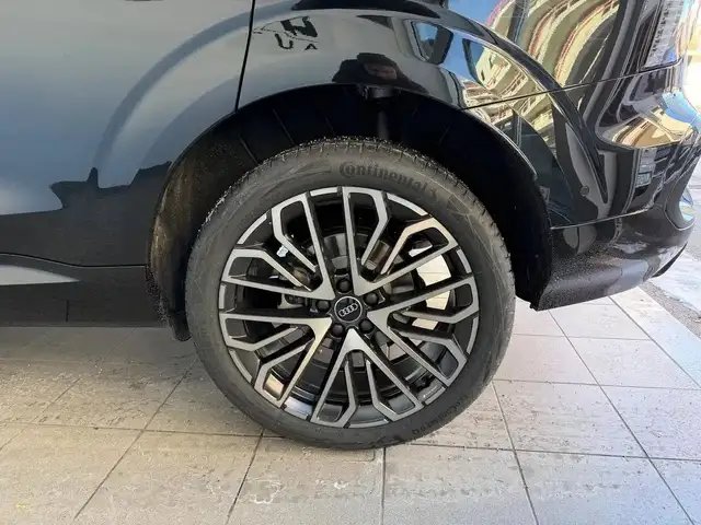 Audi Q3 view 5
