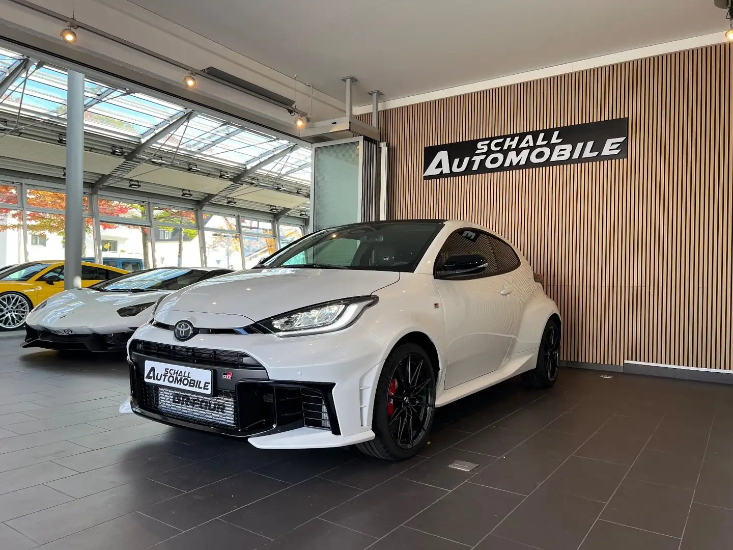 Toyota Yaris GR/CARBON/DAB/KAMERA/SPORTSITZ/PERFORMANCE Weiß - 1