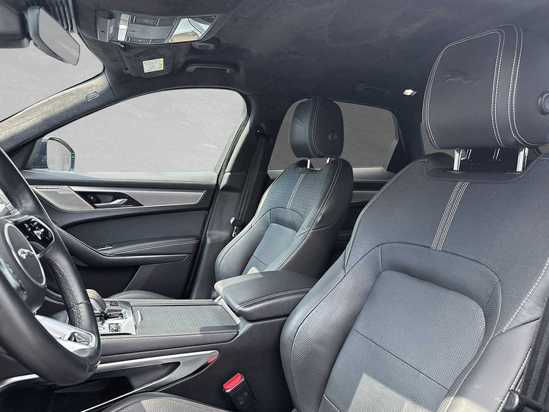 Jaguar F-Pace Diesel D300 AWD R-Dynamic SE — photo 12
