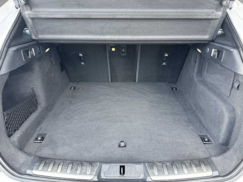Jaguar F-Pace Diesel D300 AWD R-Dynamic SE — photo 10