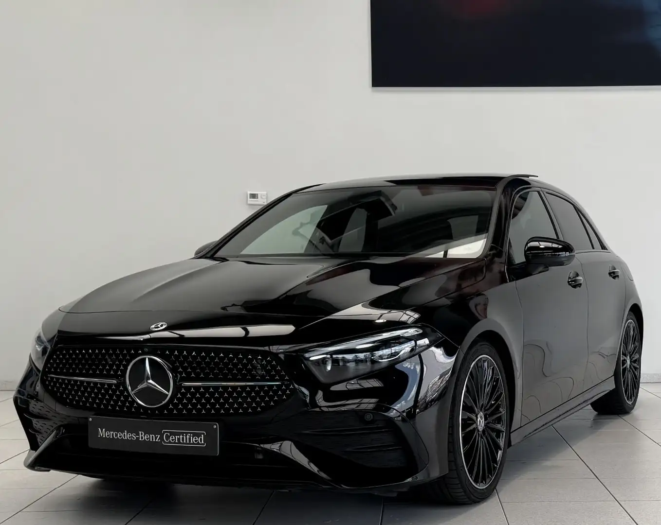 Mercedes-Benz A 180 d AMG Line Zwart - 1