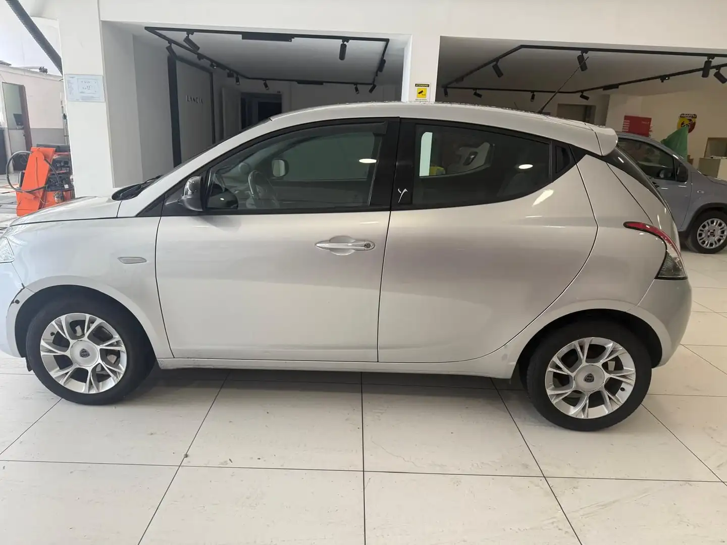 Lancia Ypsilon 1.3 MJT 16V 95 CV 5 porte S&S Gold - 2