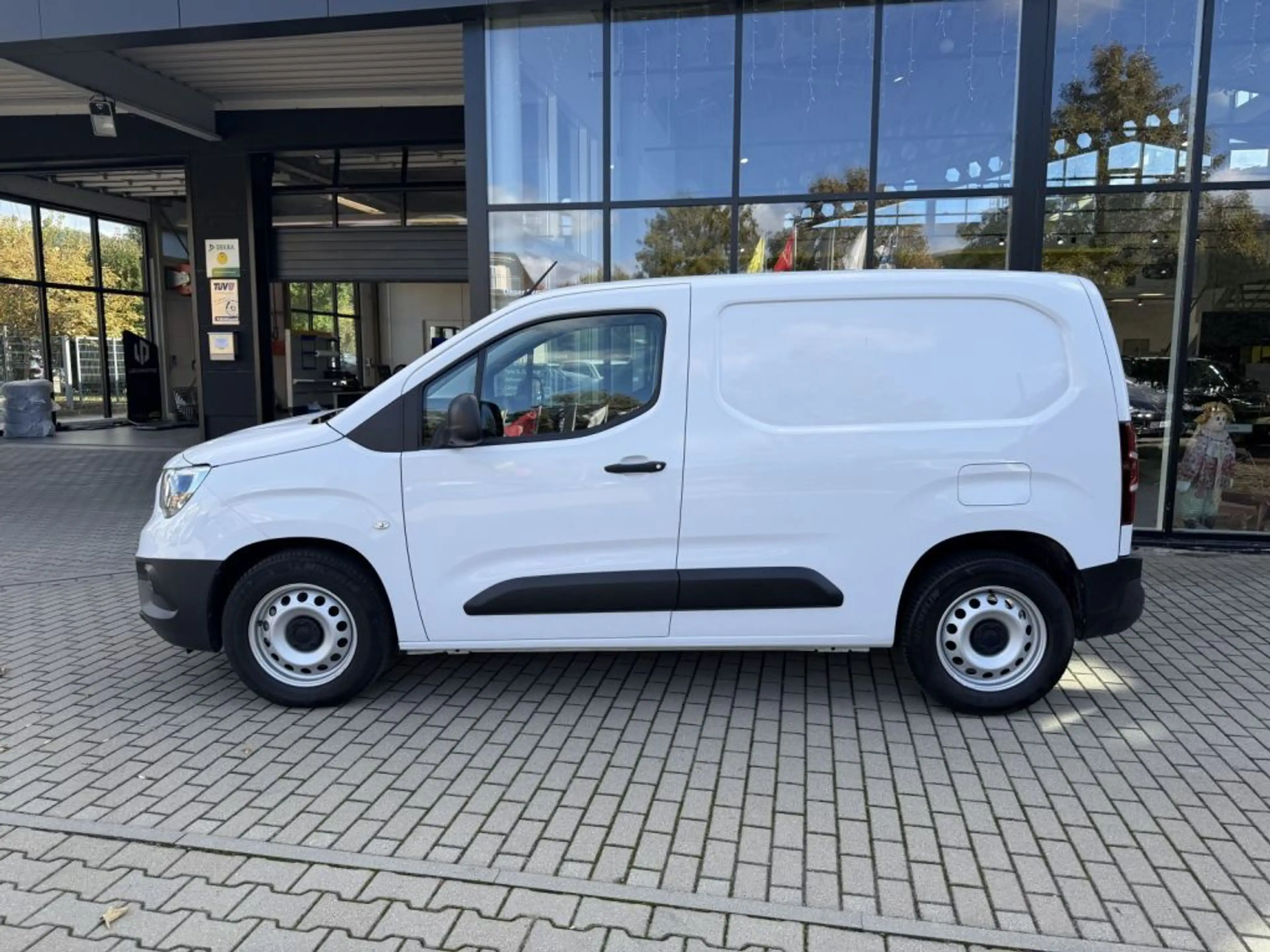 Opel Combo-e Cargo (50-kWh) Edition — photo 11