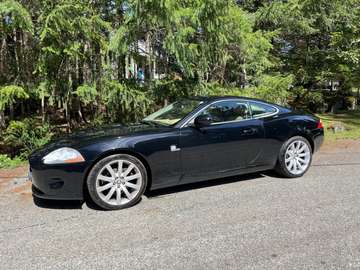 4.2 L V8 DOHC 32 valve 300 HP Coupe