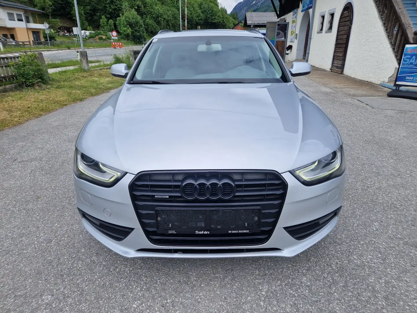 Audi A4 Attraction quattro Grau - 2
