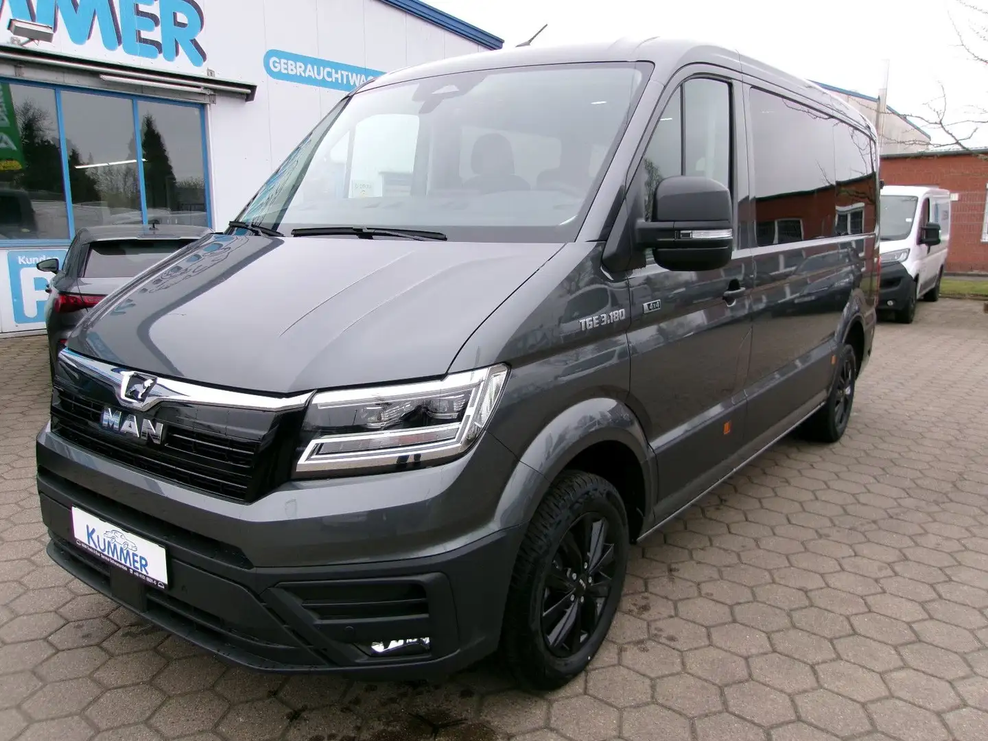 MAN TGE 3.180 DSG AHK 8.Sitzer Standhzg LED Navi Alu Szürke - 1