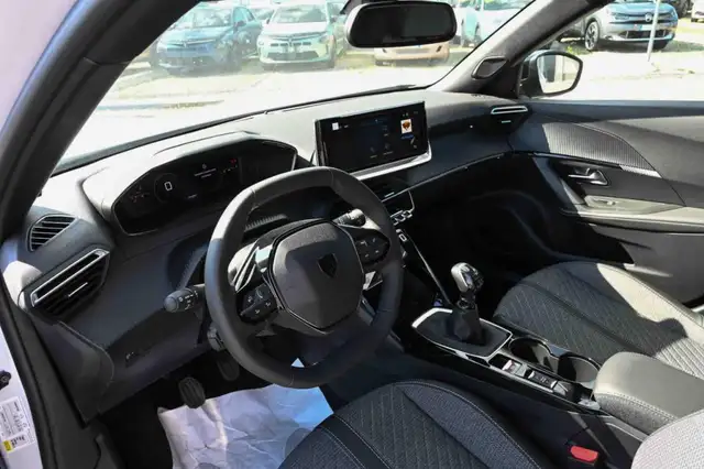 Peugeot 2008 view 12