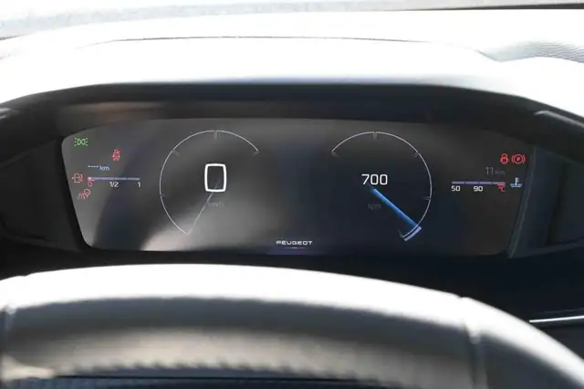 Peugeot 2008 view 17