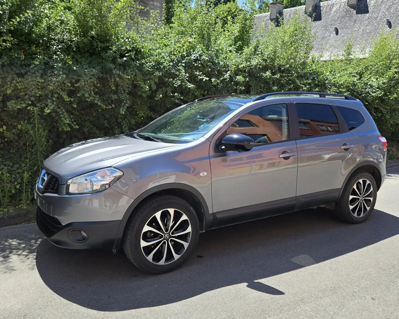 Nissan Qashqai+2 1.6i 2WD+7PL+360° Camera+Clim+Panoramic+JA18 Grijs - 1