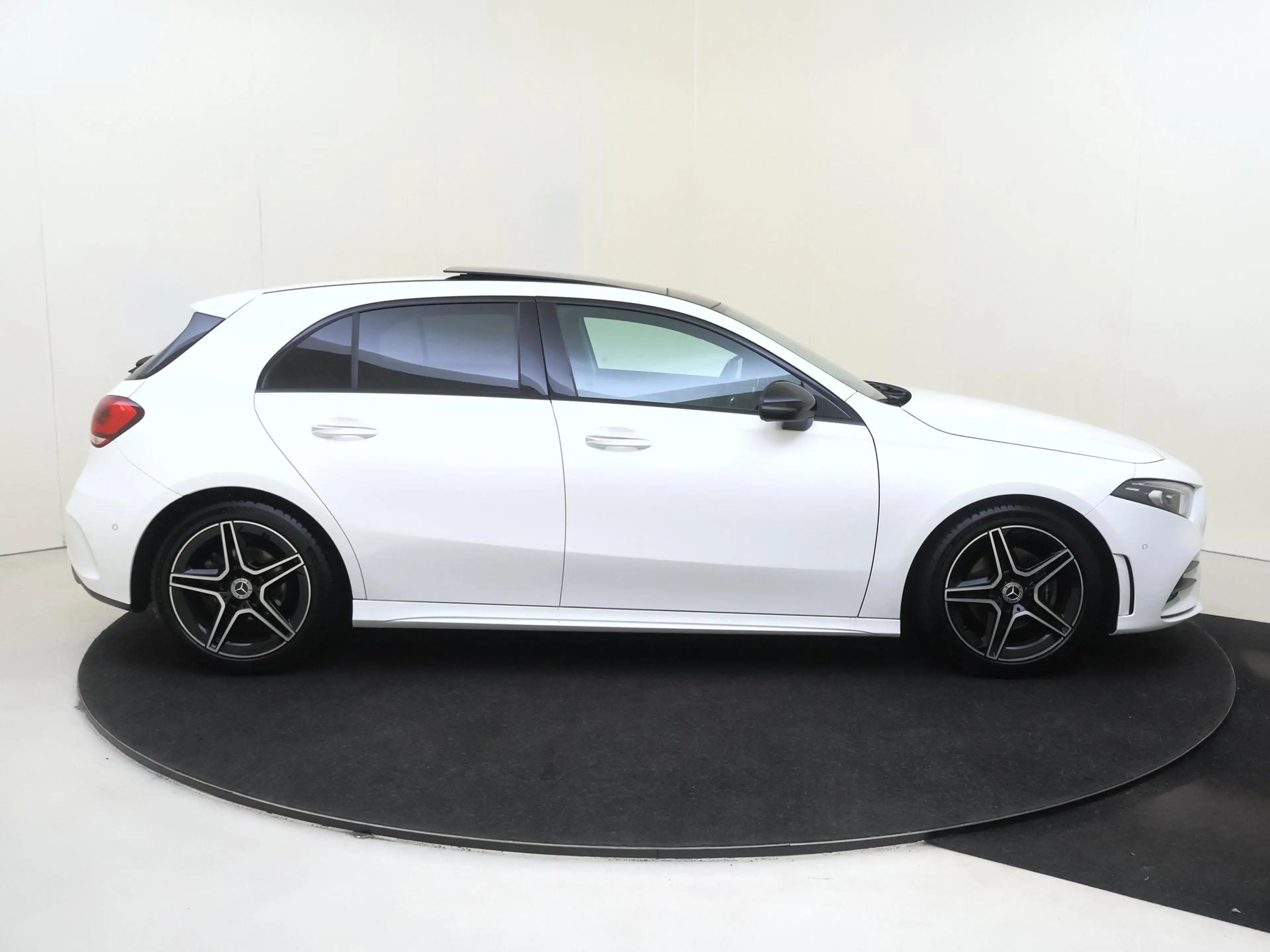 Mercedes-Benz A 180 Business Solution AMG — photo 9