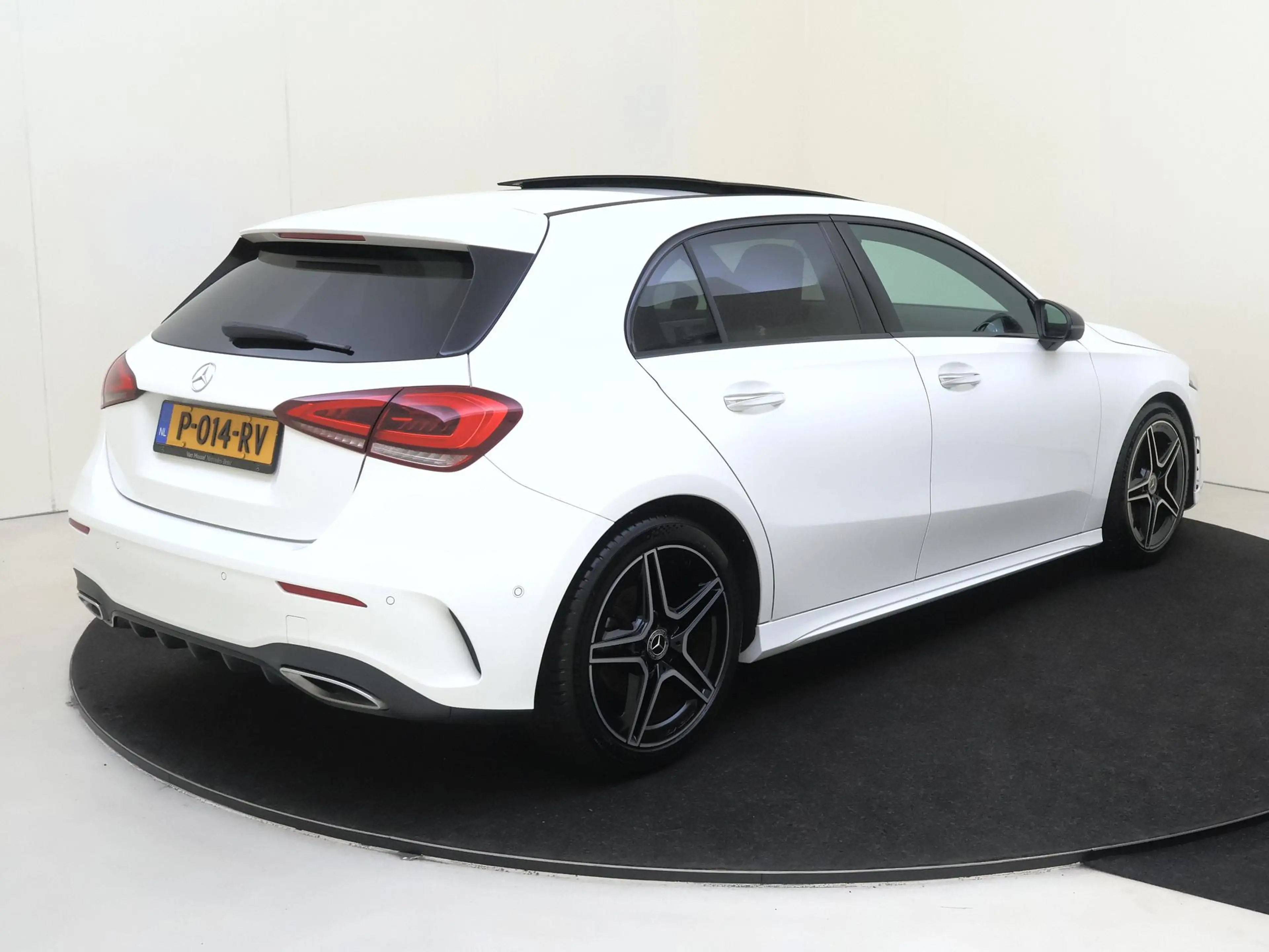 Mercedes-Benz A 180 Business Solution AMG — photo 4