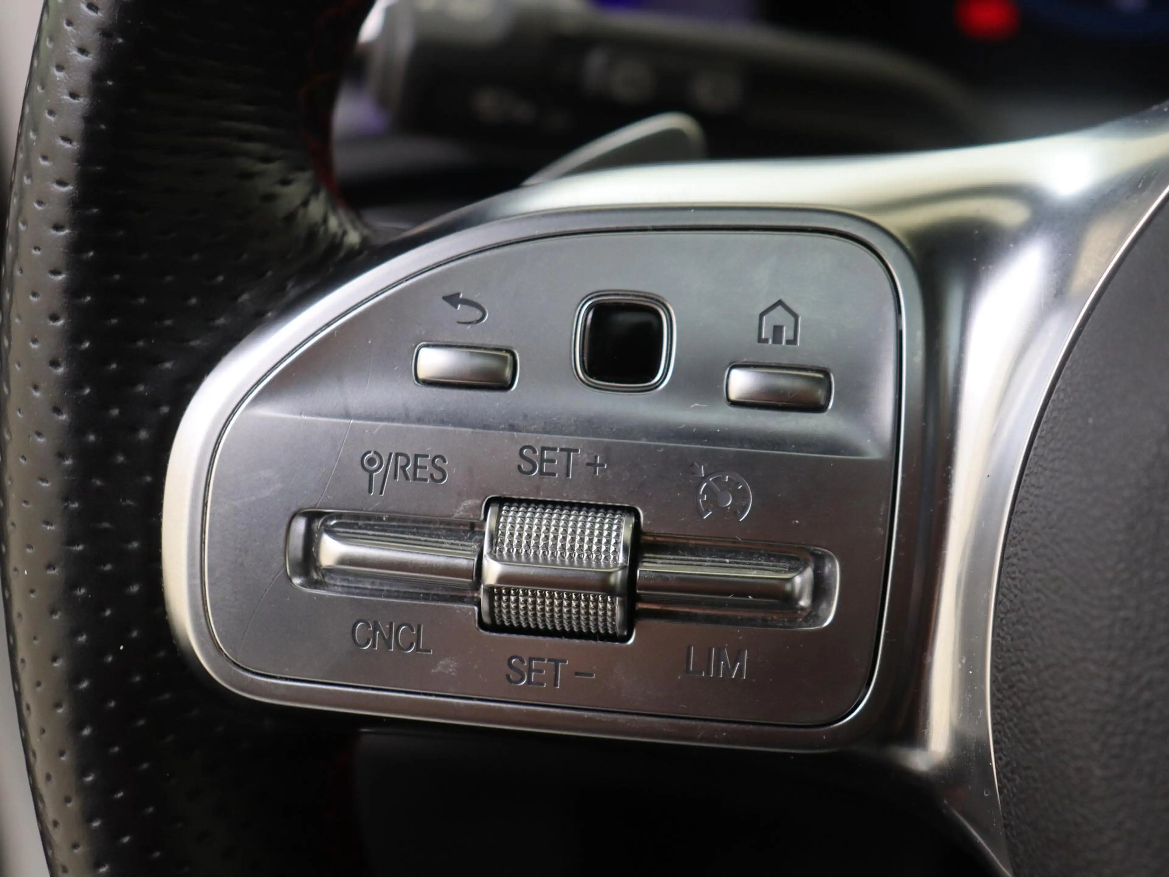 Mercedes-Benz A 180 Business Solution AMG — photo 12