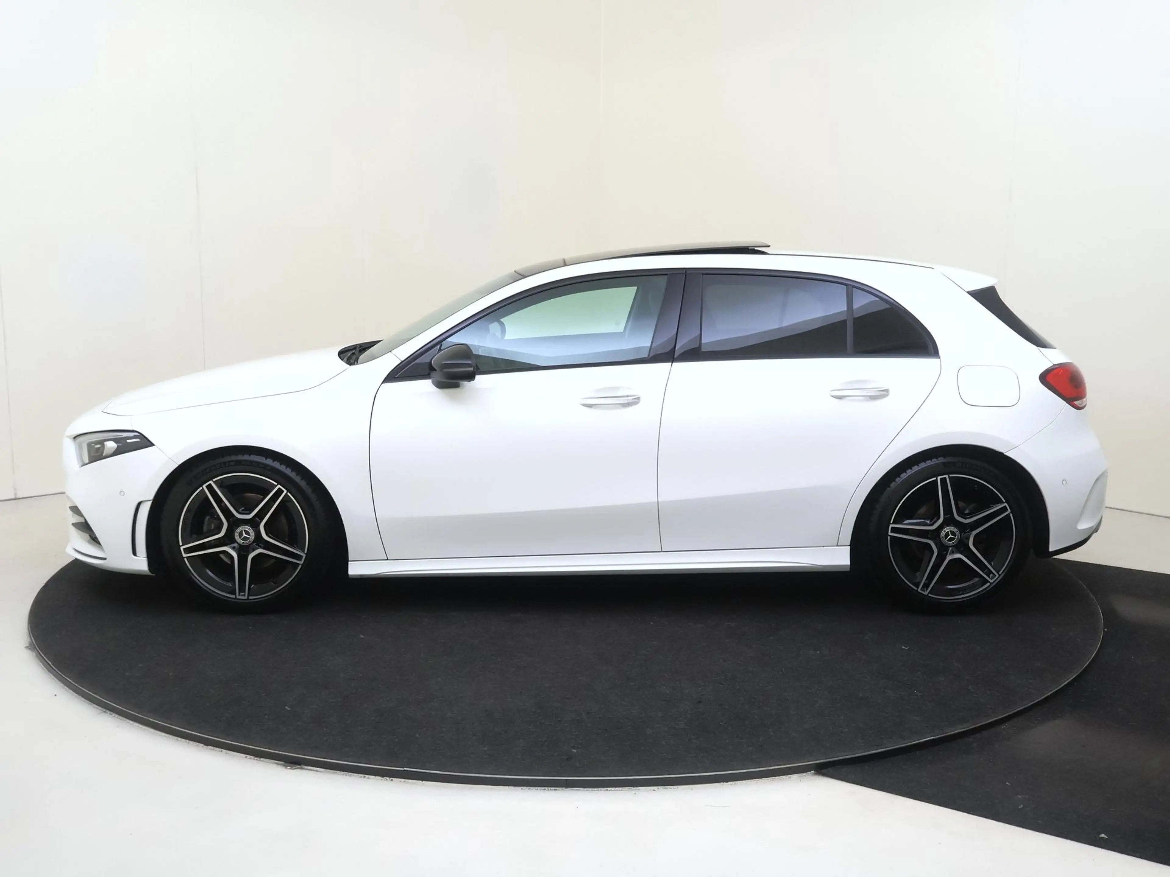 Mercedes-Benz A 180 Business Solution AMG — photo 8