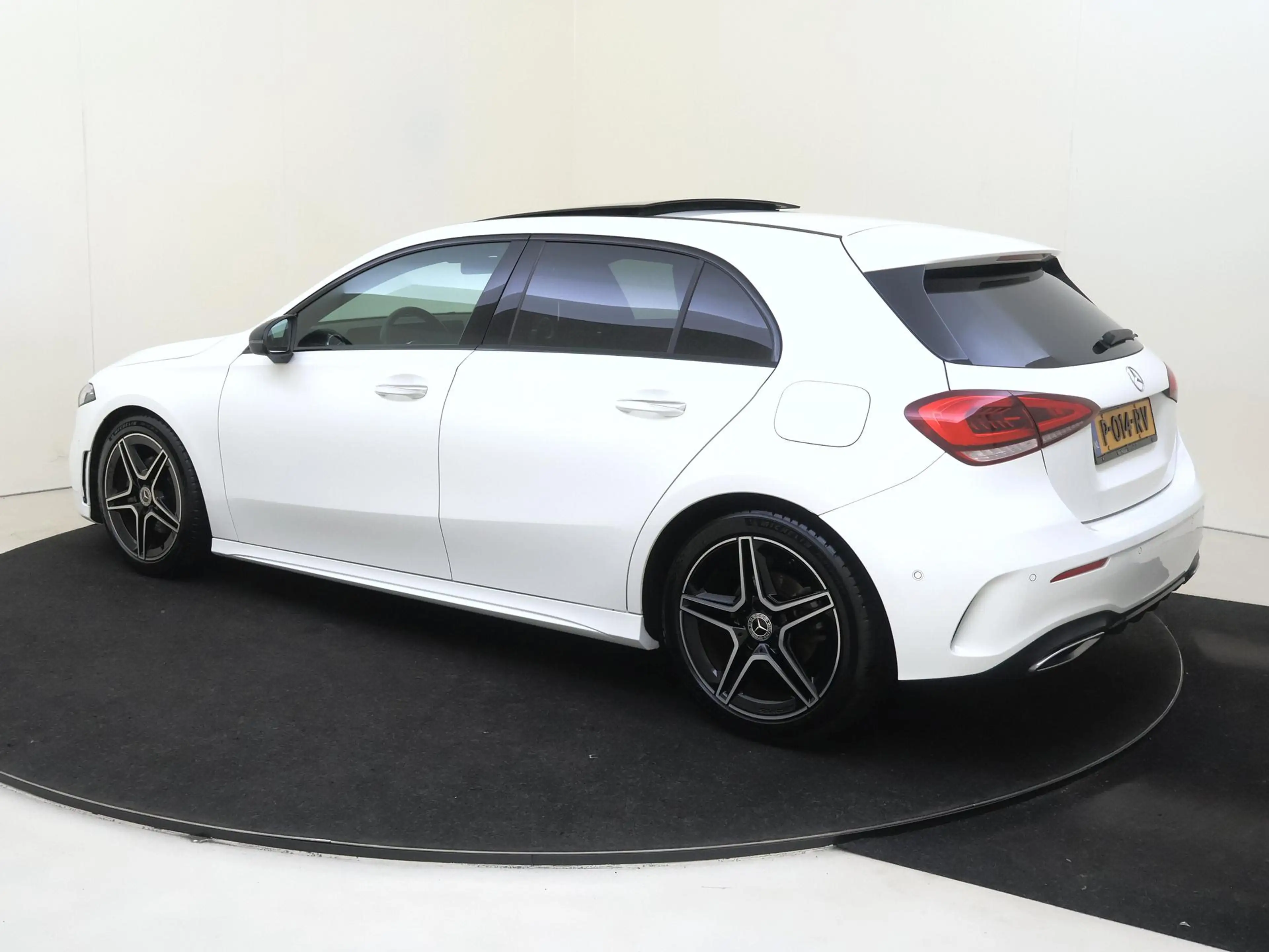 Mercedes-Benz A 180 Business Solution AMG — photo 3