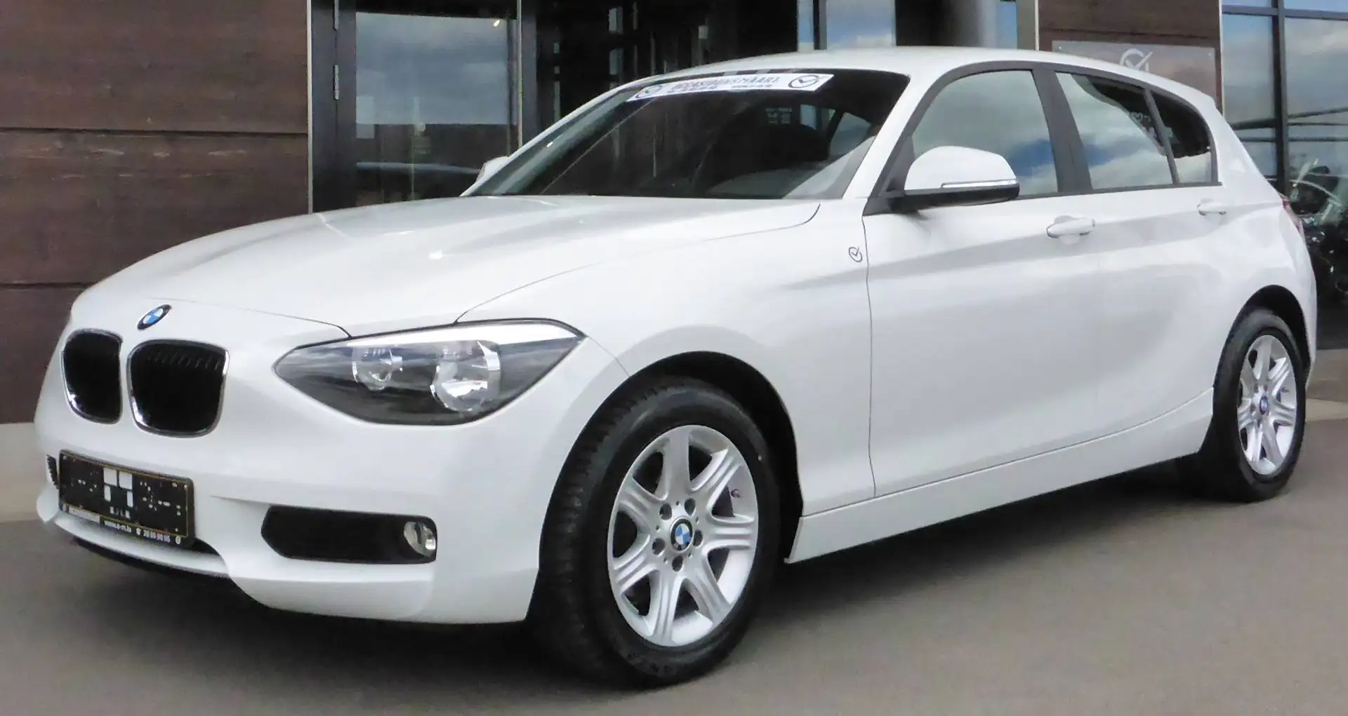 BMW 114 114i Essential Plus Edition Essential Plus Edition Blanco - 1