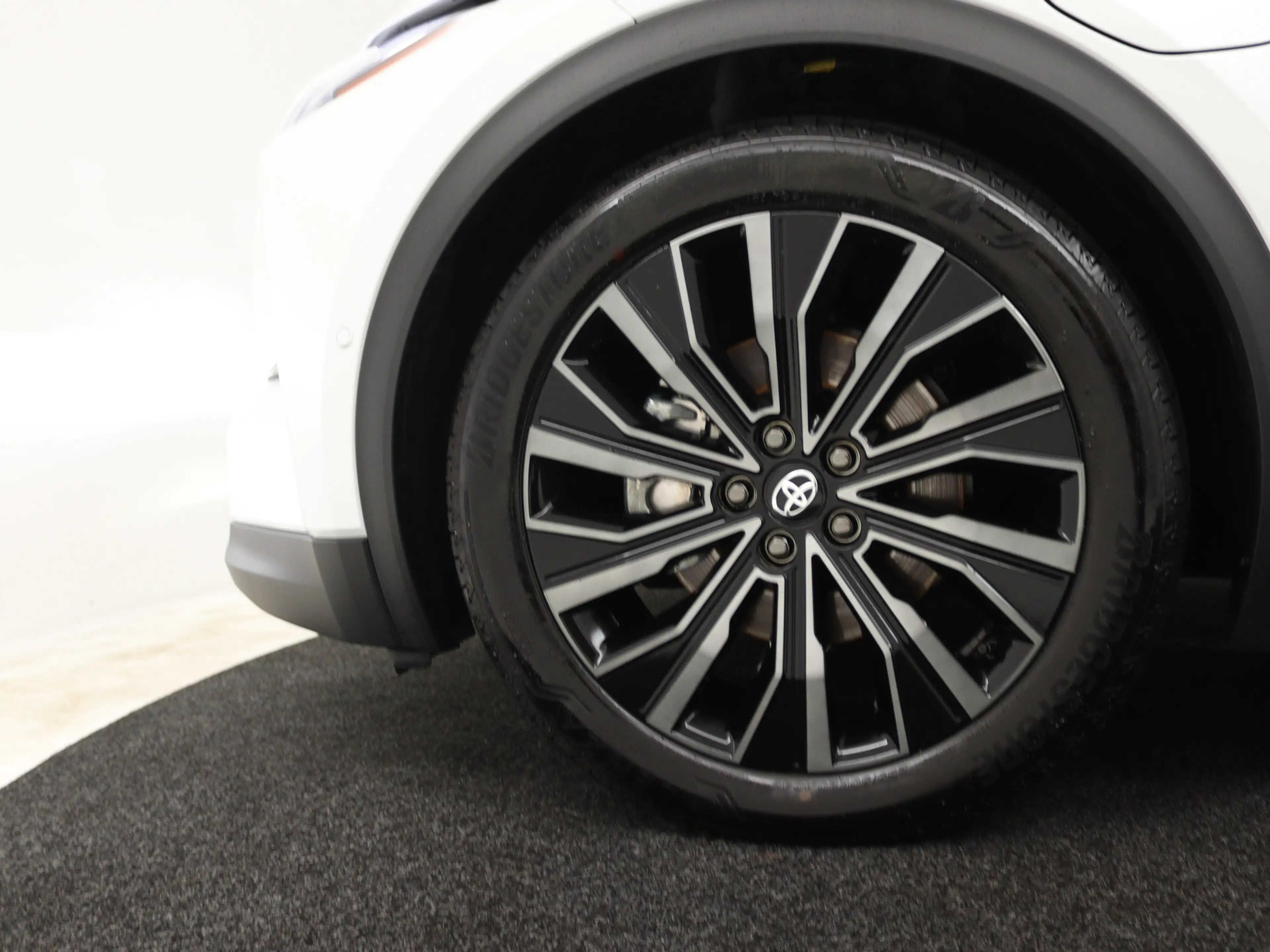 Toyota C-HR+ Executive AWD 77 kWh | Navigatie | PDC | Demo Sand — photo 7