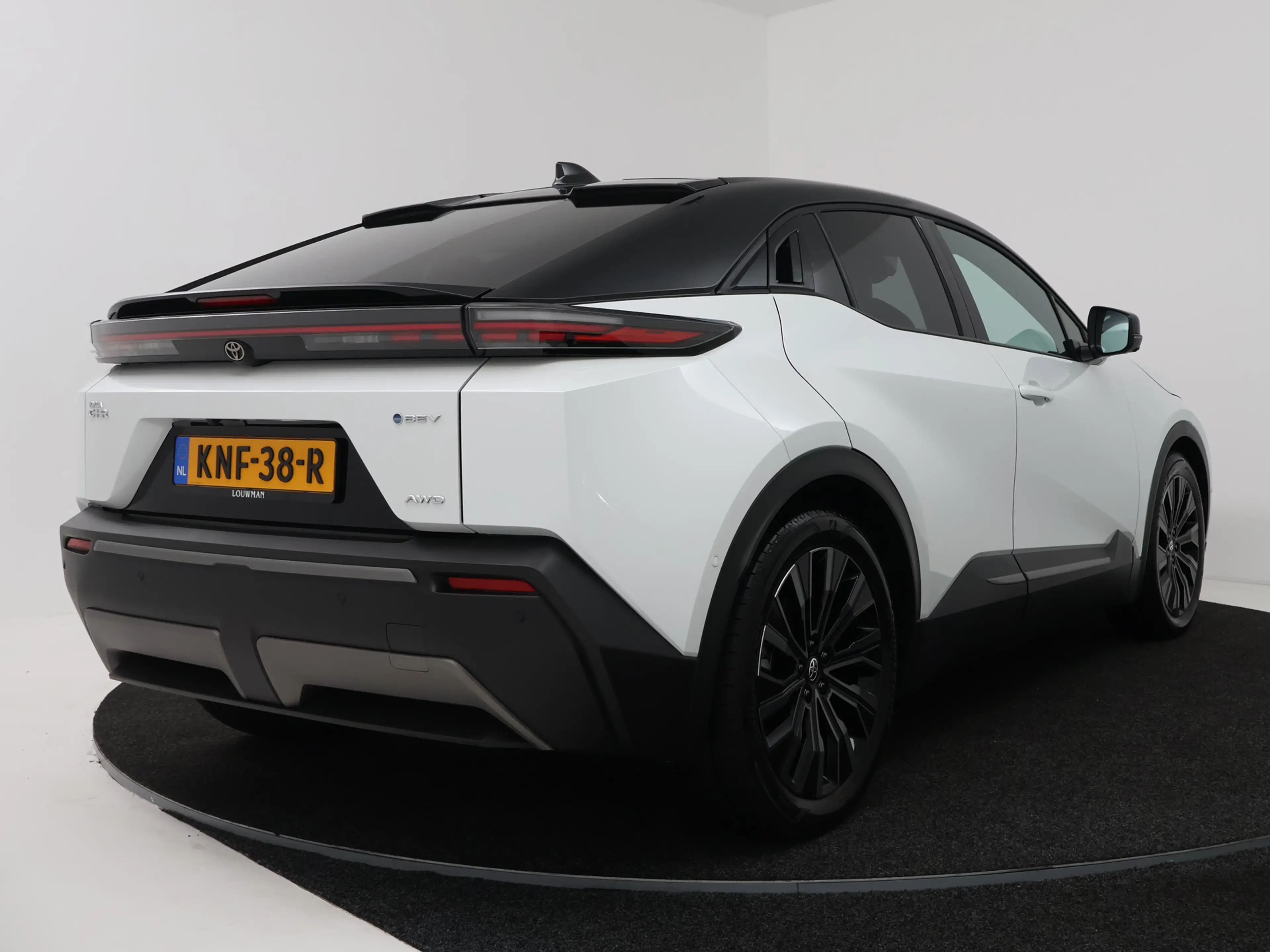 Toyota C-HR+ Executive AWD 77 kWh | Navigatie | PDC | Demo Sand — photo 2