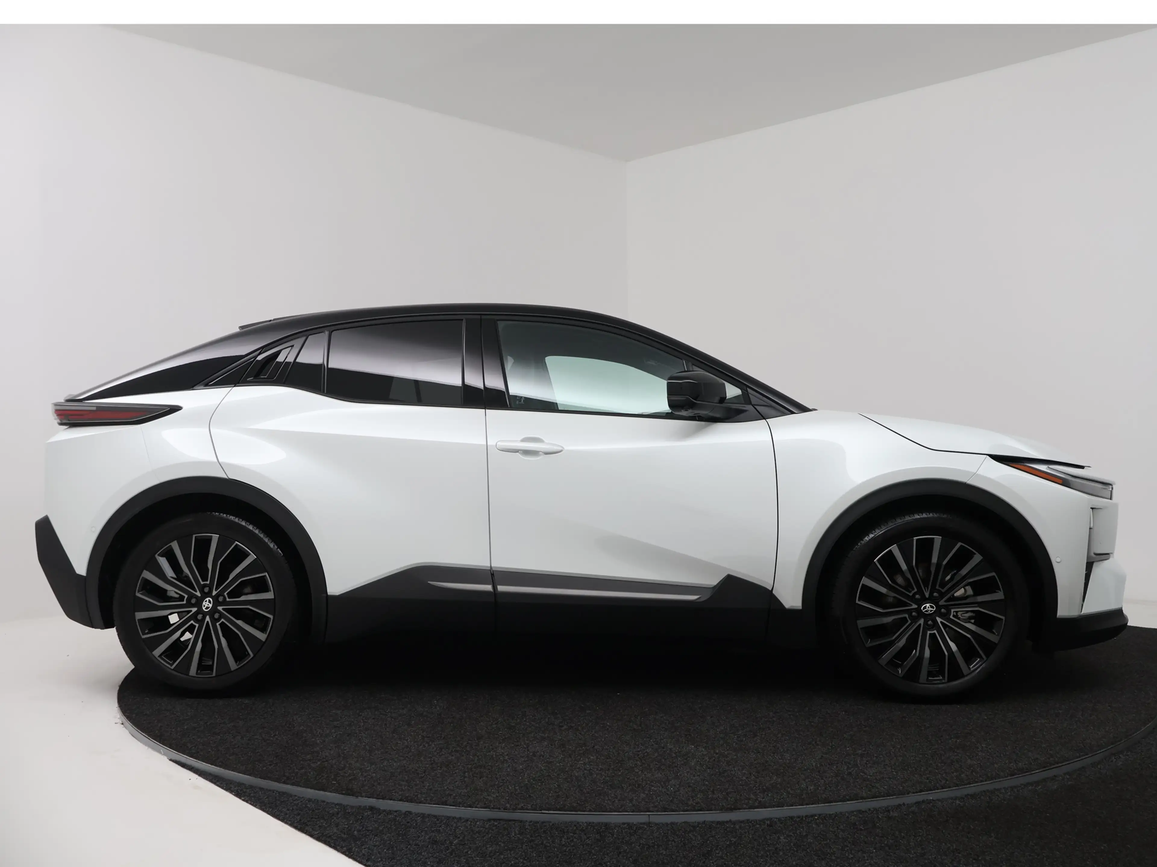 Toyota C-HR+ Executive AWD 77 kWh | Navigatie | PDC | Demo Sand — photo 14