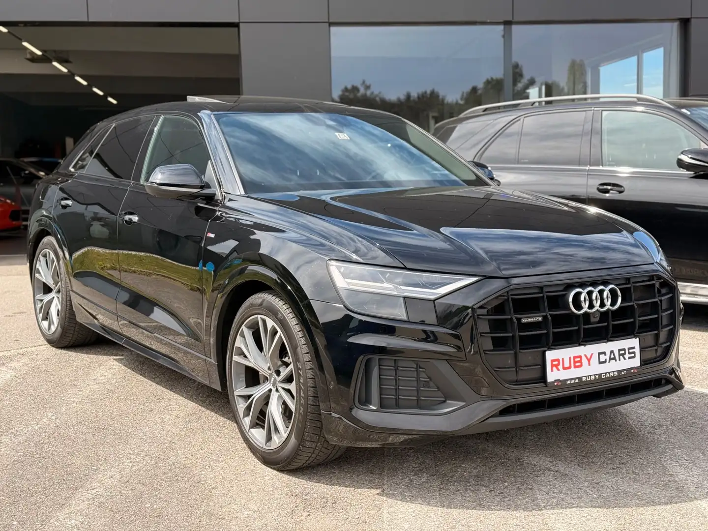 Audi Q8 50 TDI quattro Sline Schwarz - 1