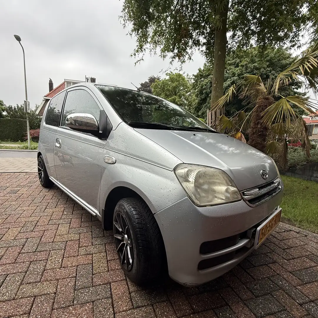 Daihatsu Cuore 1.0-12V Azure Šedá - 2