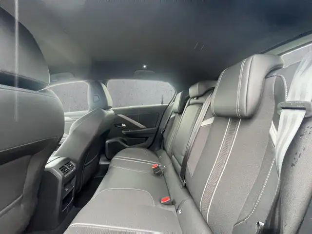 Opel Astra view 8