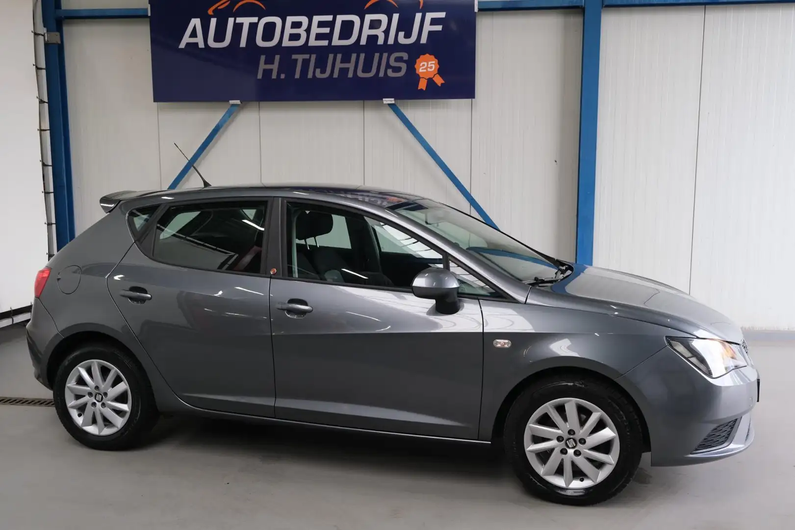 SEAT Ibiza 1.0 Reference - Airco, PDC, Trekhaak. Gris - 2