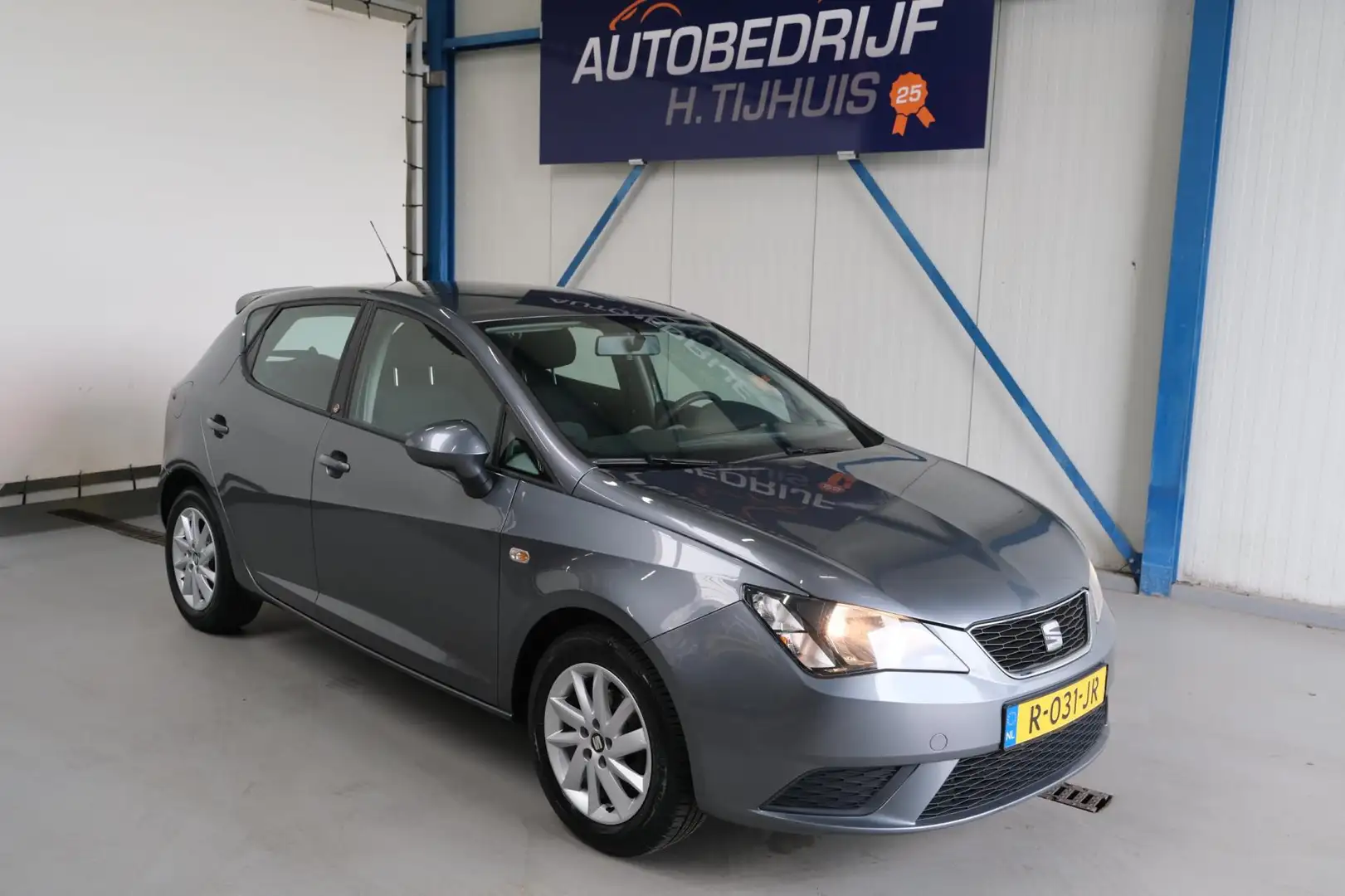 SEAT Ibiza 1.0 Reference - Airco, PDC, Trekhaak. Gris - 1