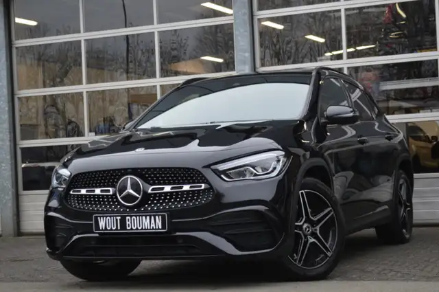 Mercedes-Benz GLA 250 e AMG Led Panorama Widescreen Sfeer Camera Night K