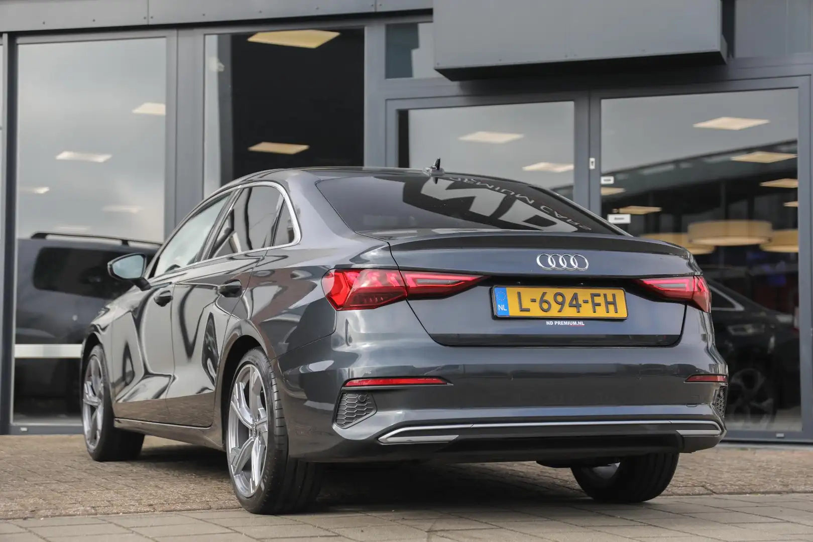 Audi A3 Limousine 35 TFSI edition one | S-Line | Sportstoe Gris - 2