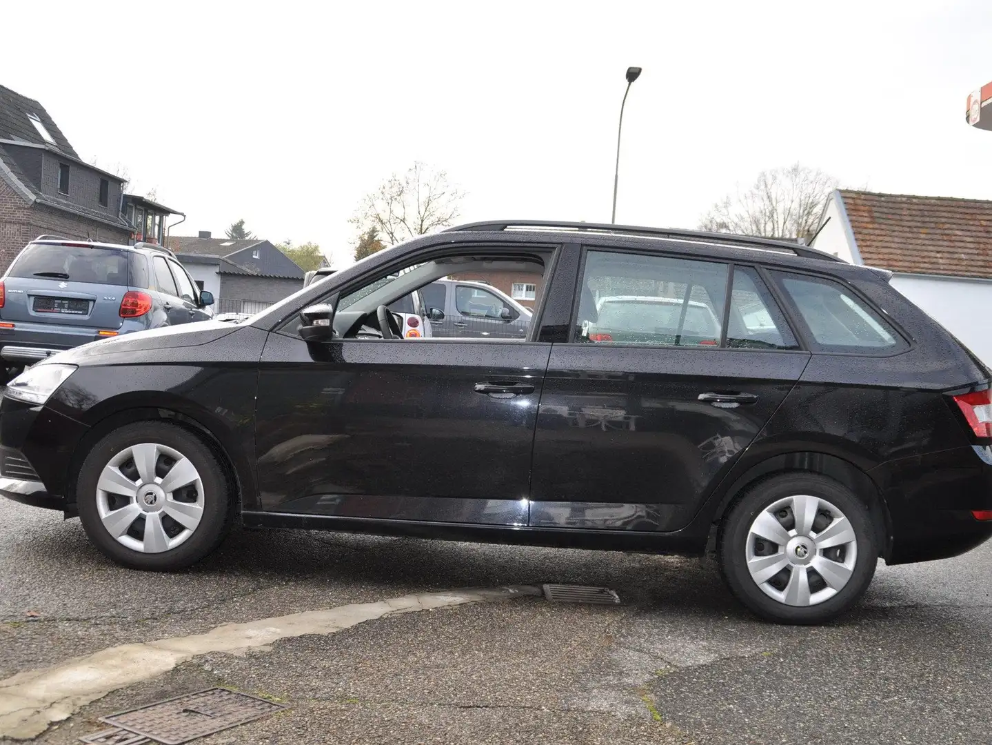 Skoda Fabia Fabia III Combi Combi 1.0 MPI Cool Plus Schwarz - 2